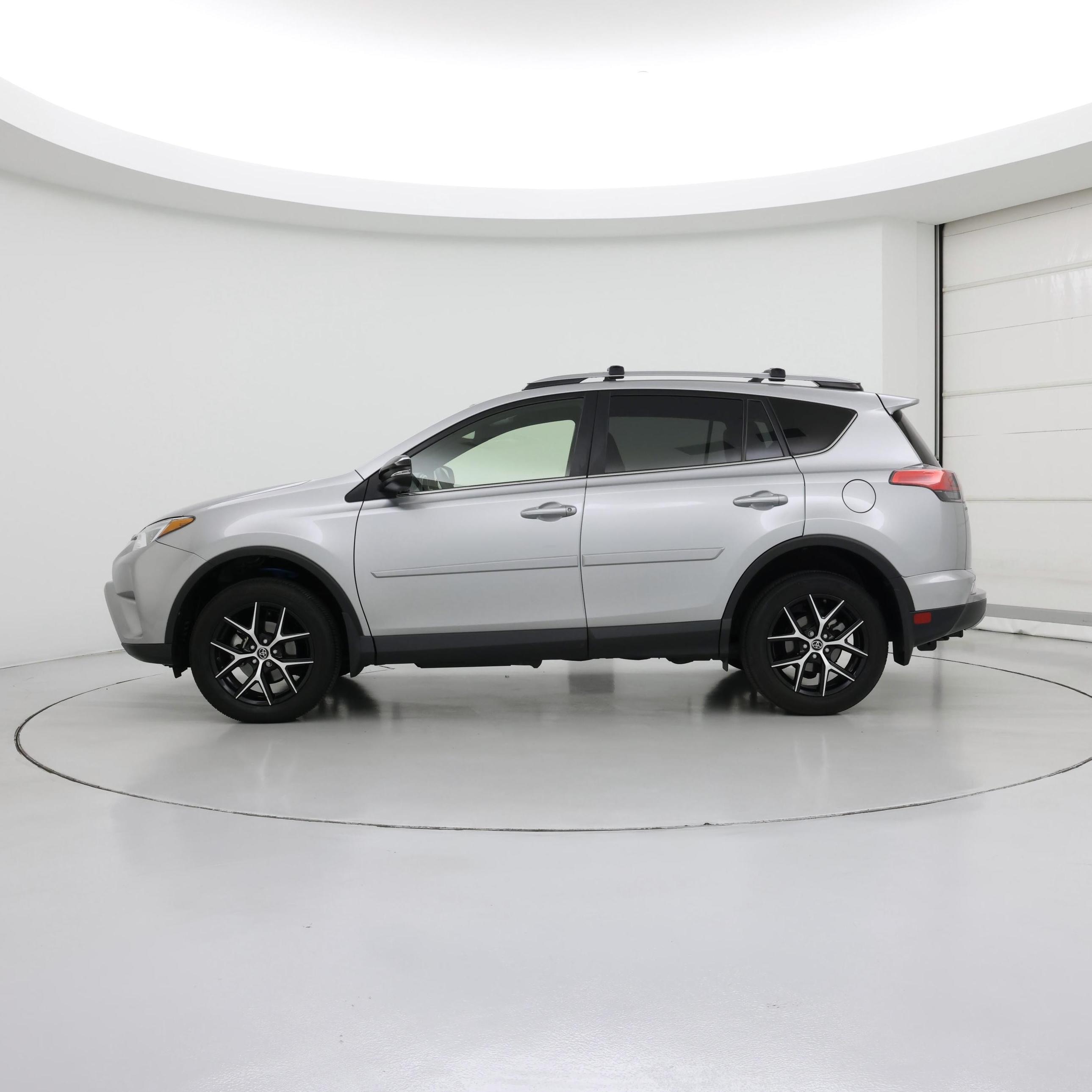 Thumbnail: 2018 Toyota RAV4 - 3