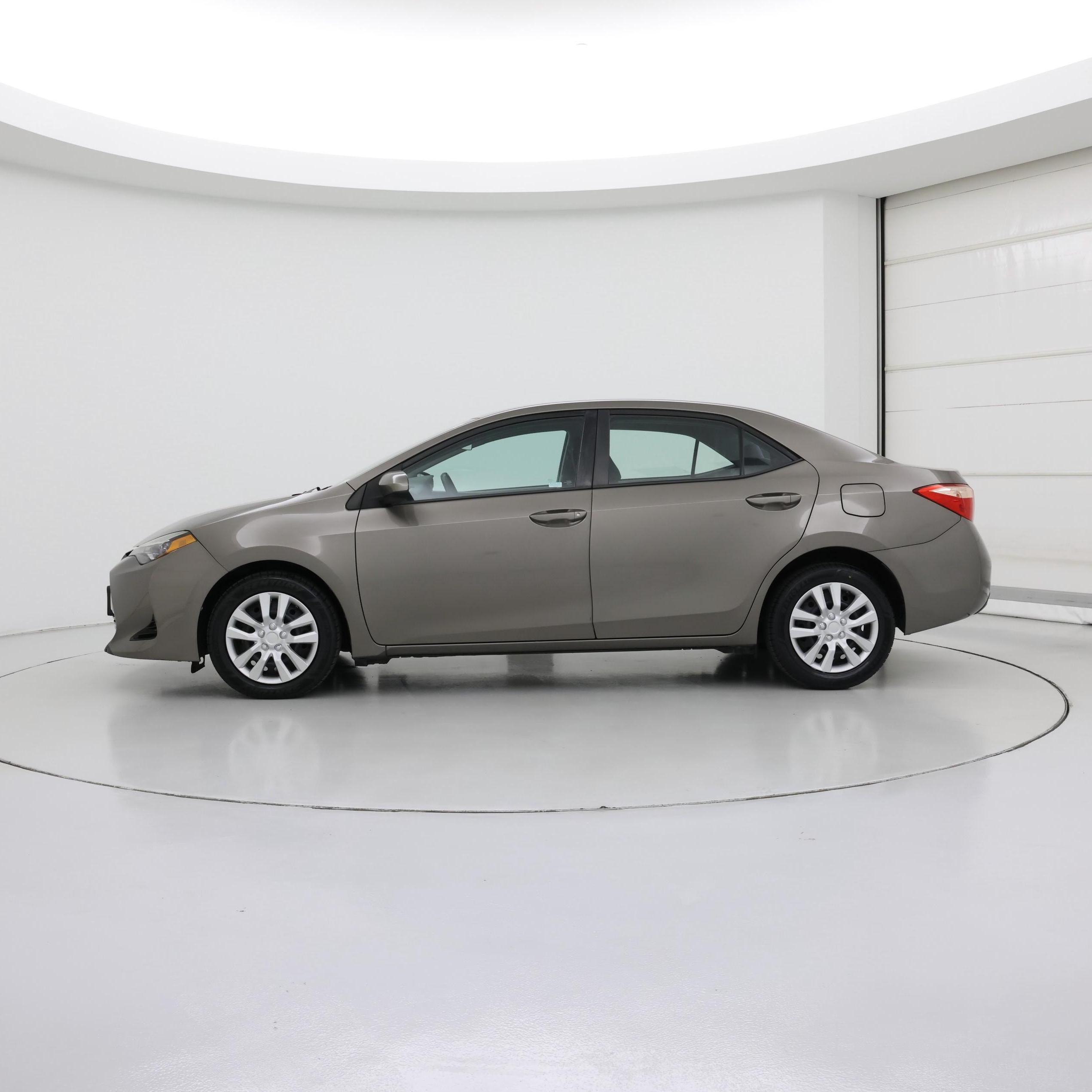 Thumbnail: 2017 Toyota Corolla - 3