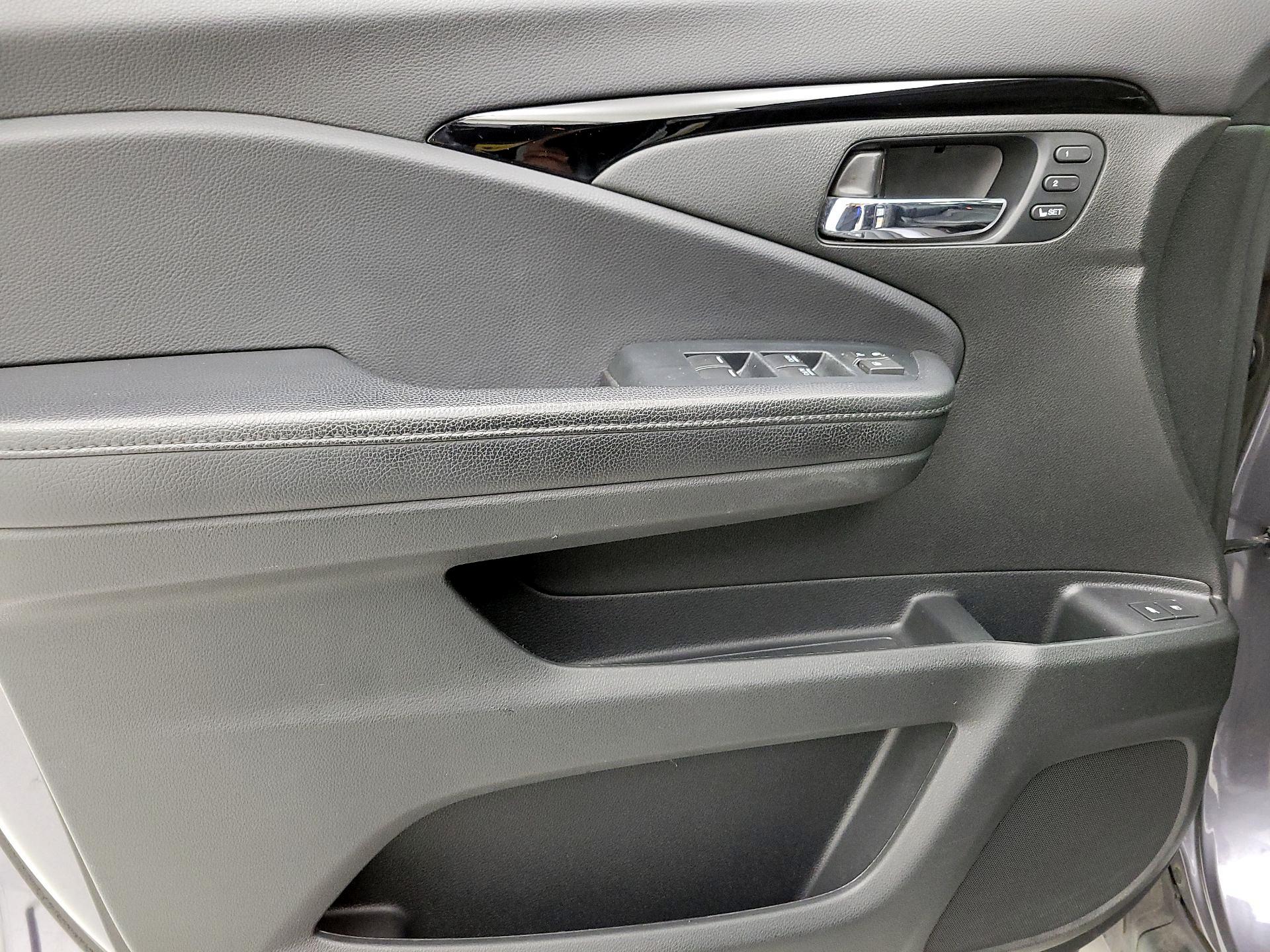 Thumbnail: 2020 Honda Pilot - 12