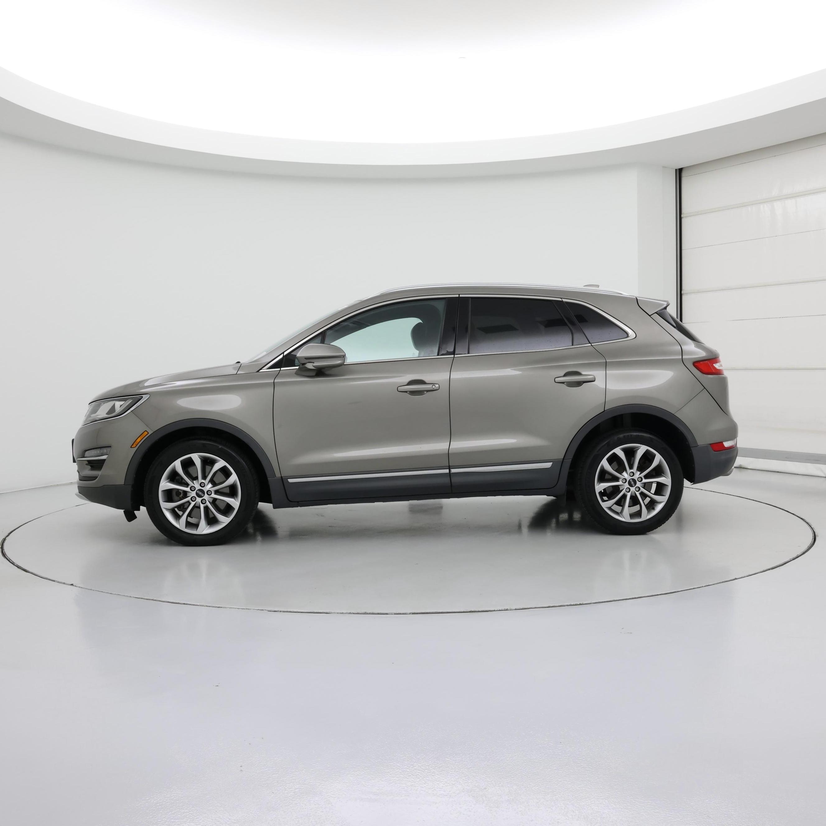 Thumbnail: 2017 Lincoln MKC - 3