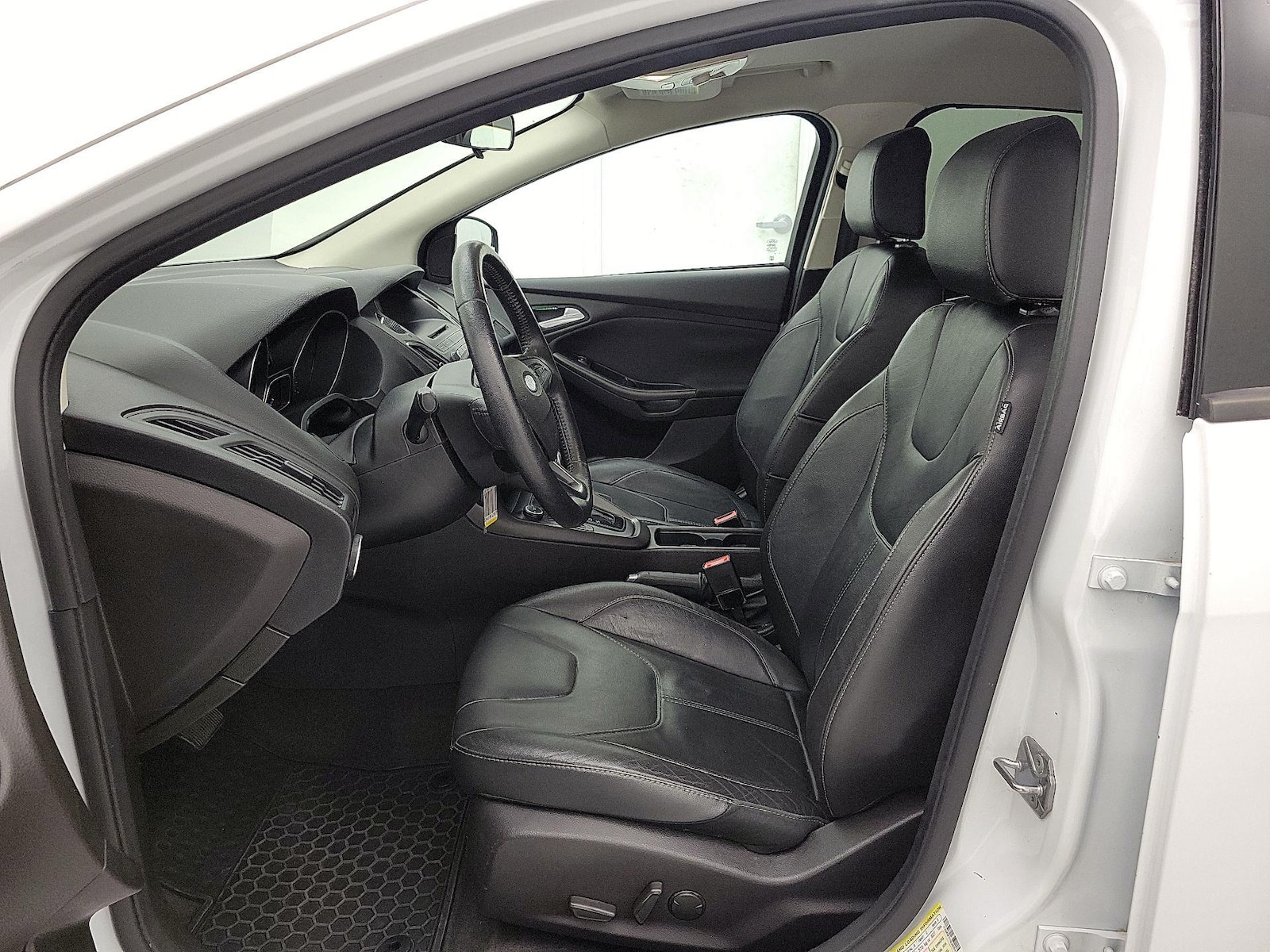 2016 Ford Focus SE - Photo 12