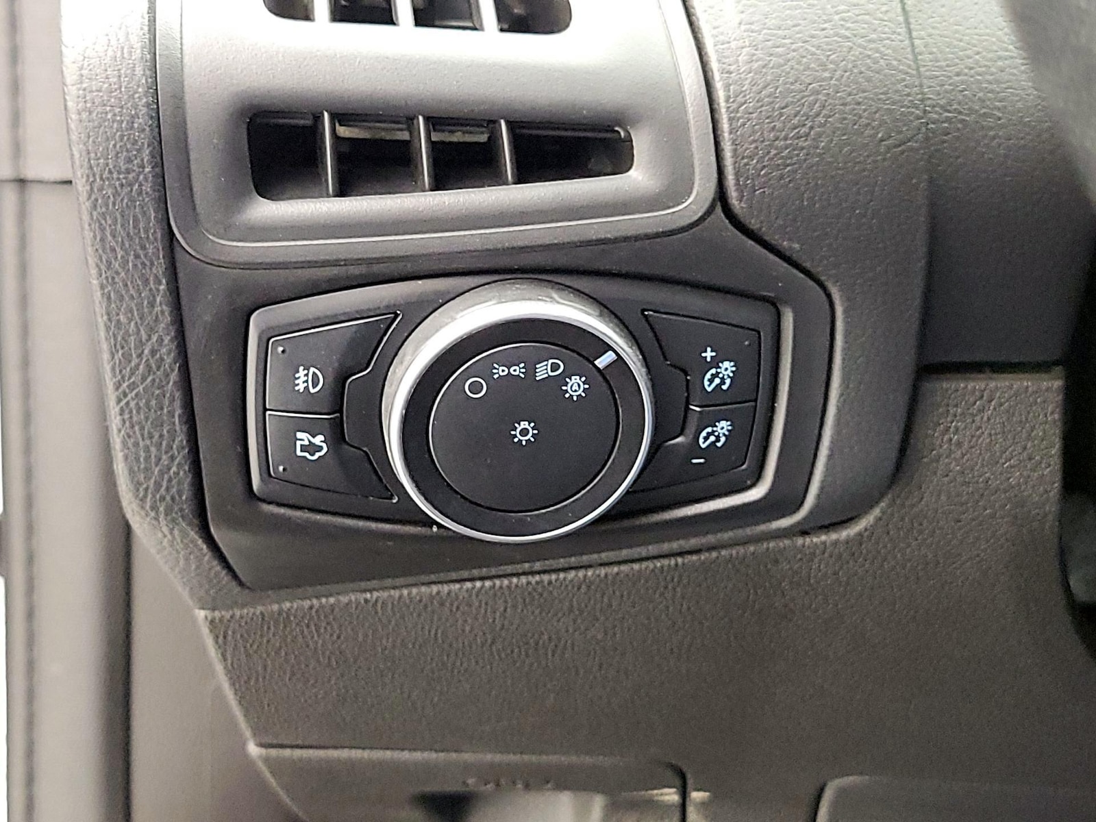 2016 Ford Focus SE - Photo 14