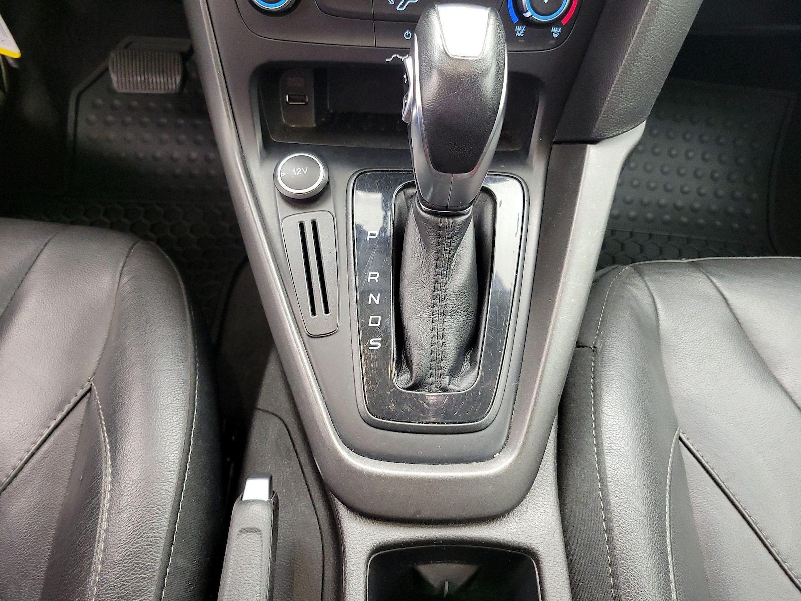 2016 Ford Focus SE - Photo 18