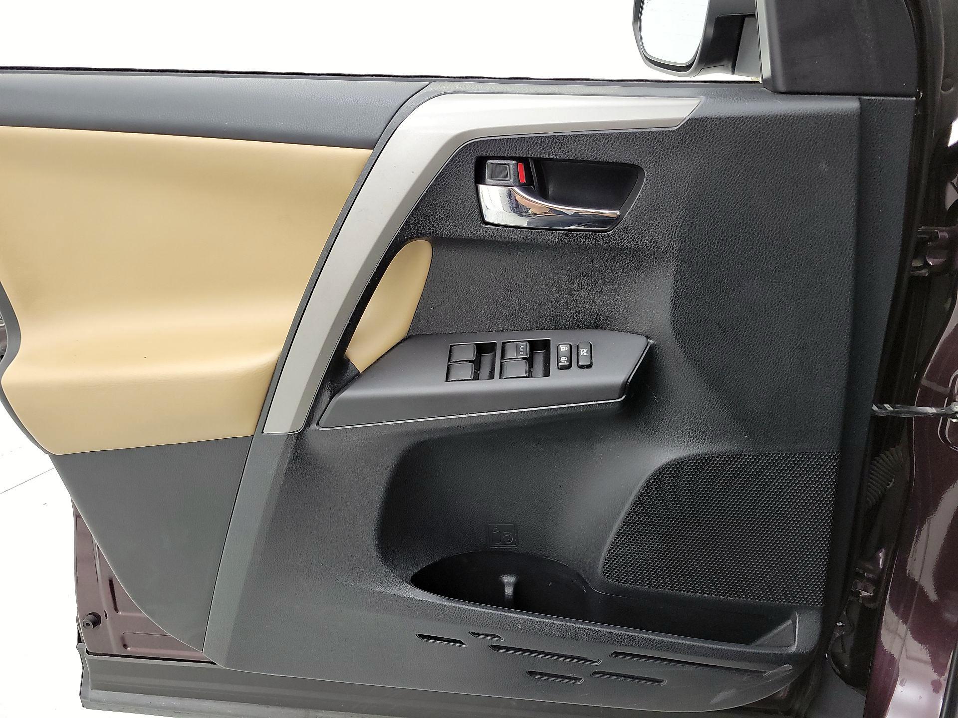 Thumbnail: 2018 Toyota RAV4 - 12