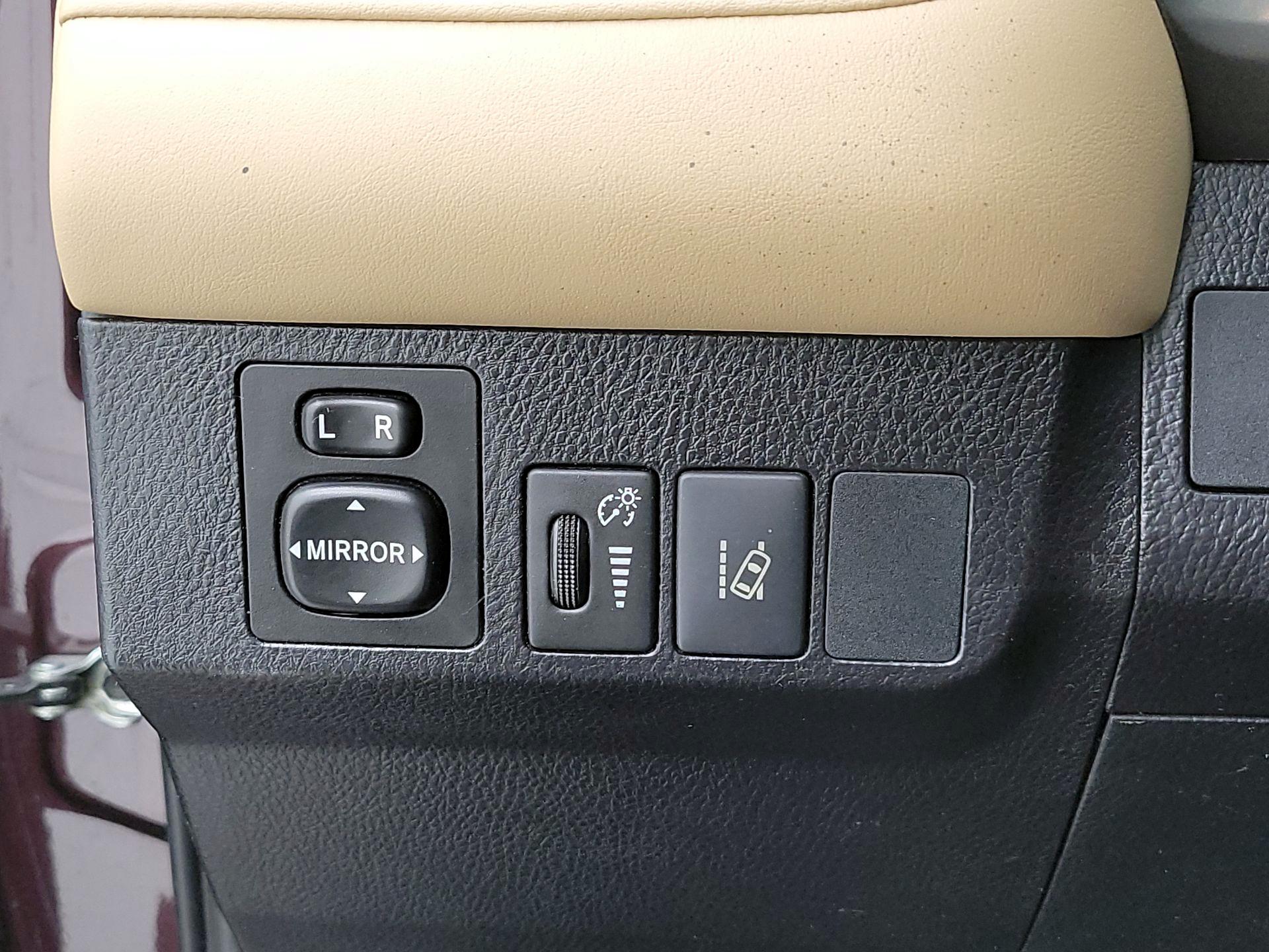 Thumbnail: 2018 Toyota RAV4 - 13