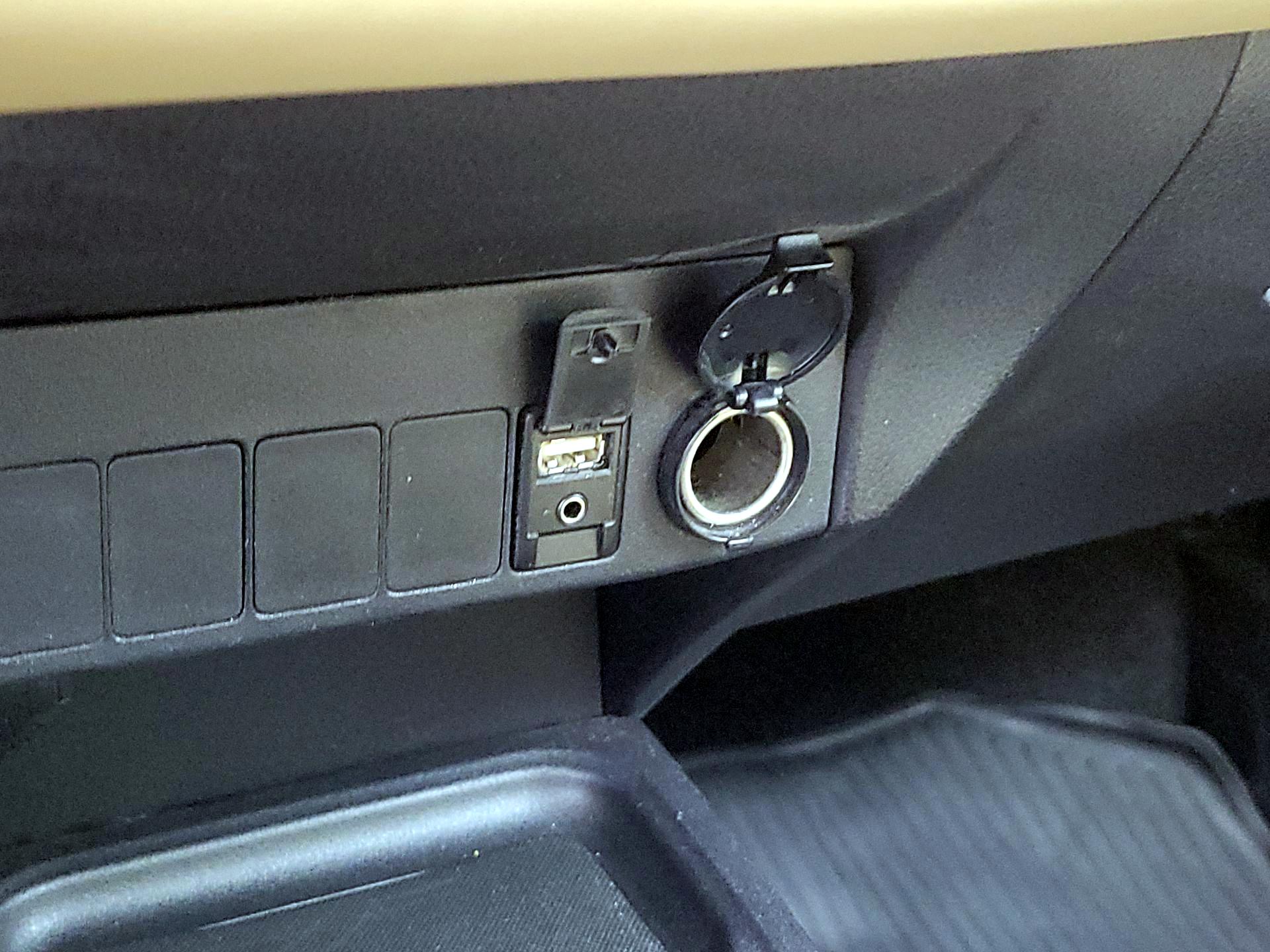 Thumbnail: 2018 Toyota RAV4 - 18