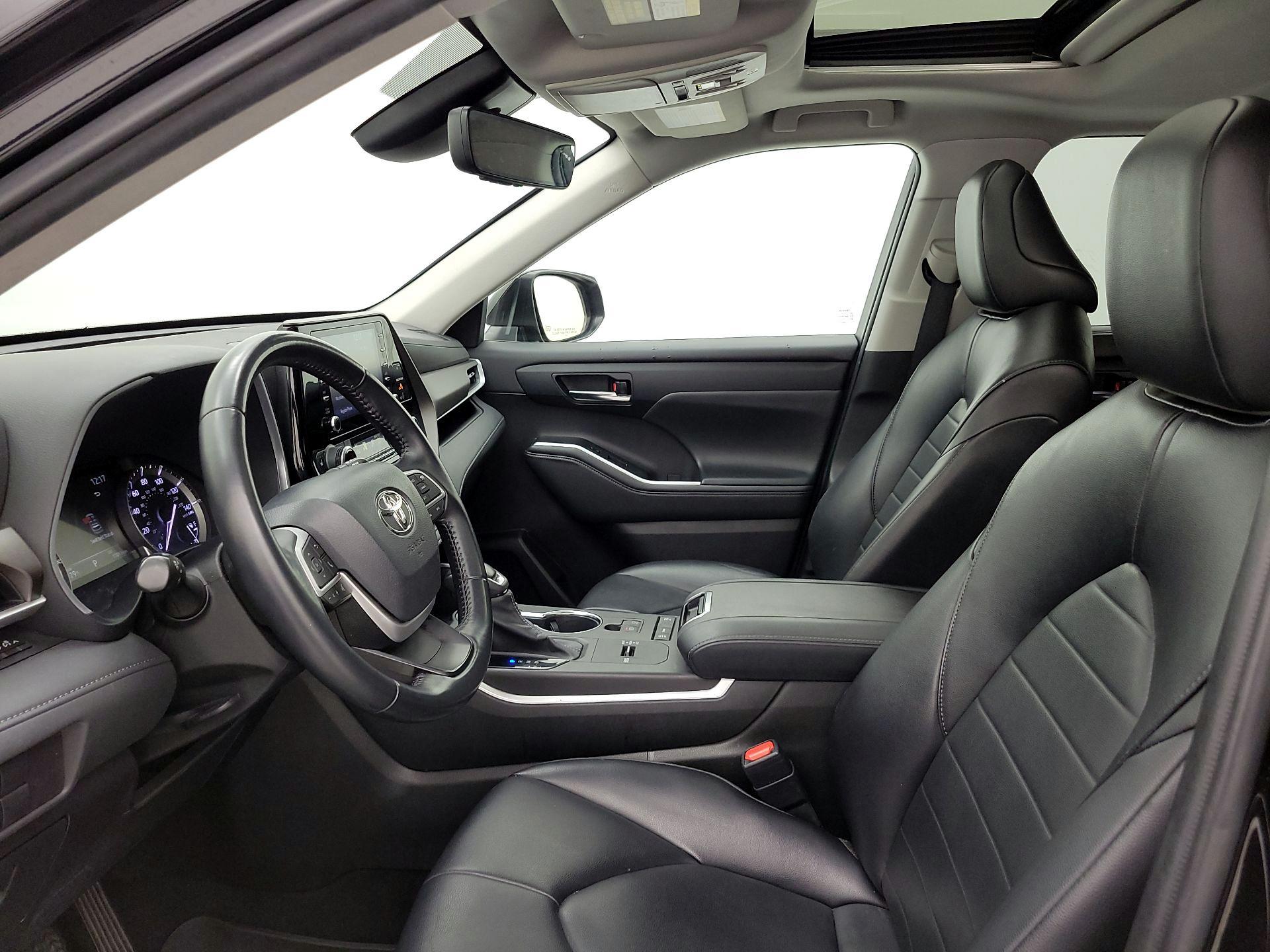 Thumbnail: 2022 Toyota Highlander - 11