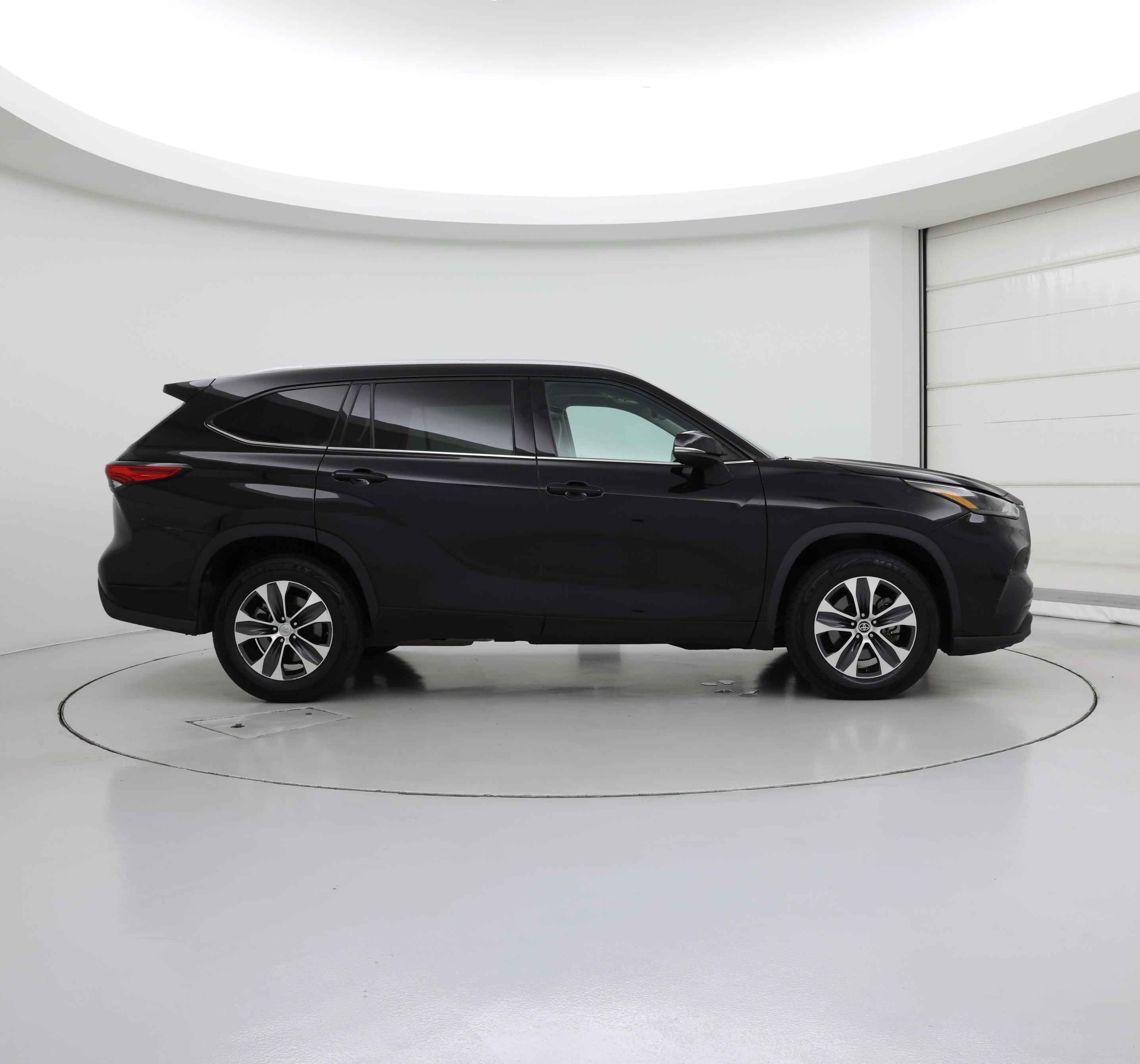 Thumbnail: 2022 Toyota Highlander - 7