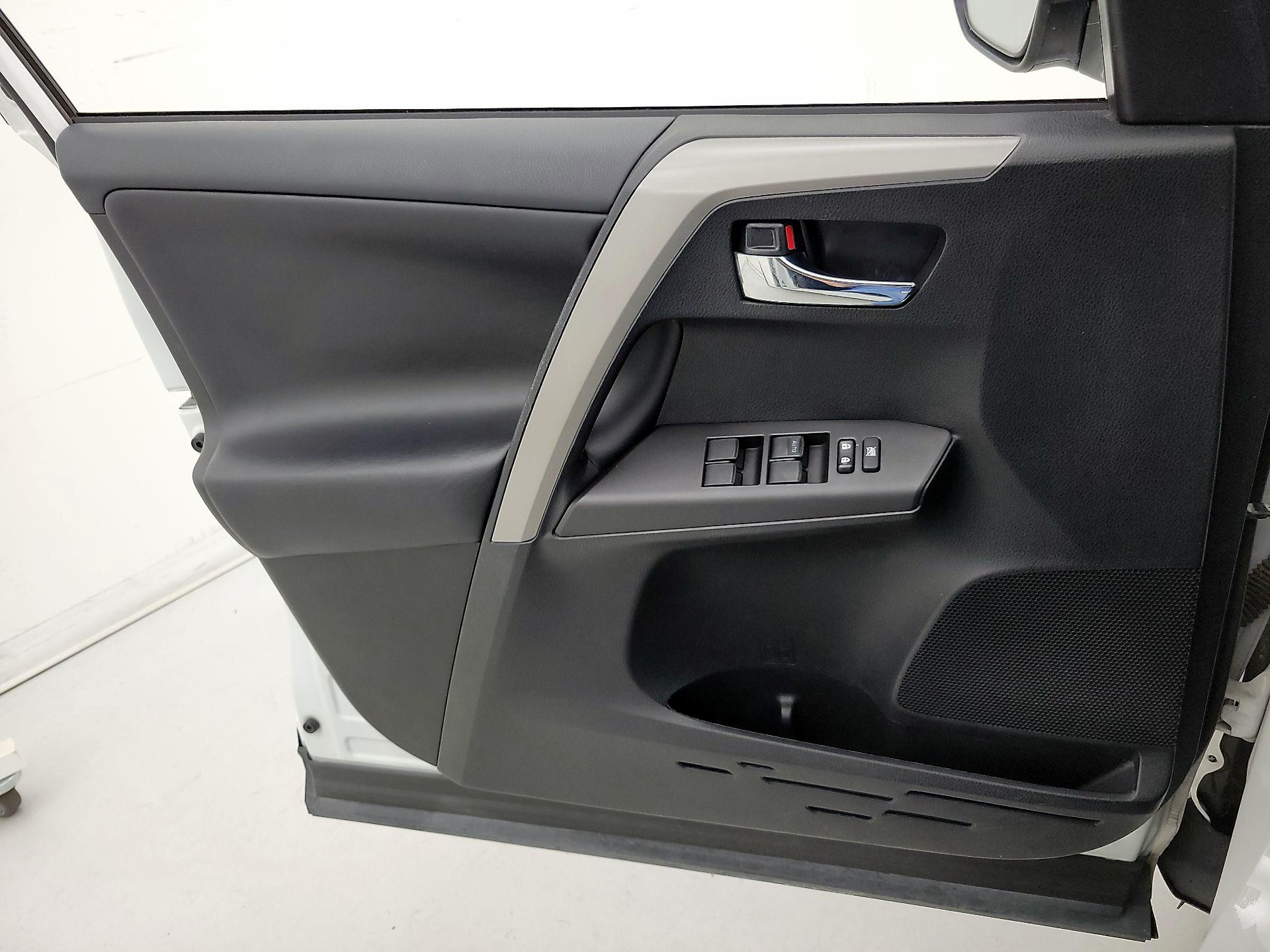 Thumbnail: 2018 Toyota RAV4 - 12