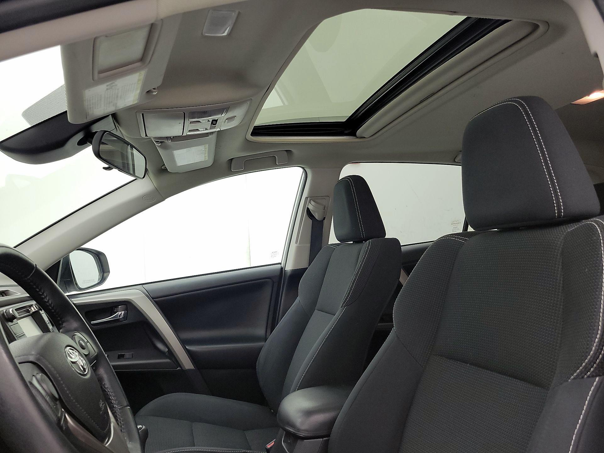 Thumbnail: 2018 Toyota RAV4 - 19