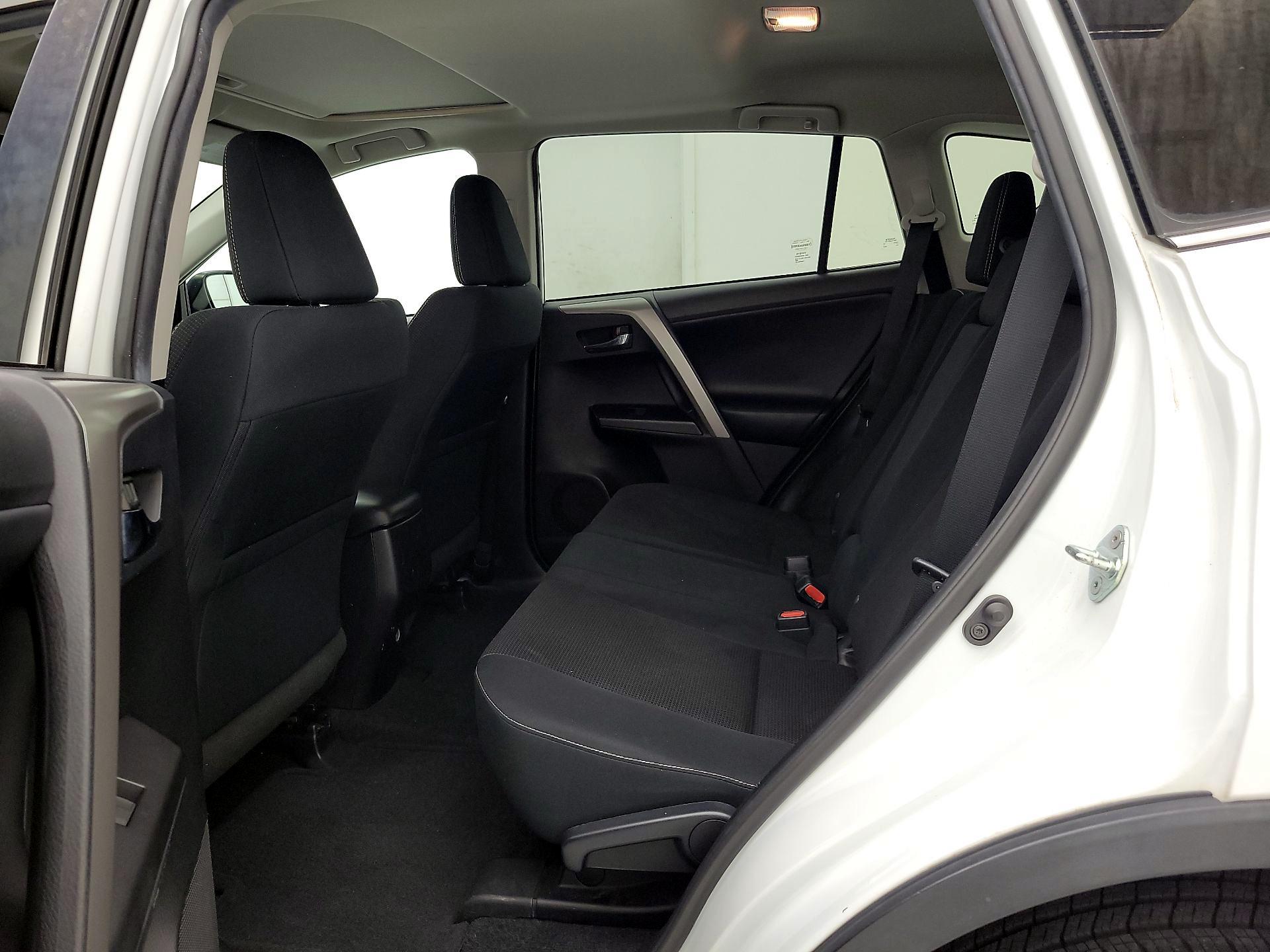 Thumbnail: 2018 Toyota RAV4 - 20