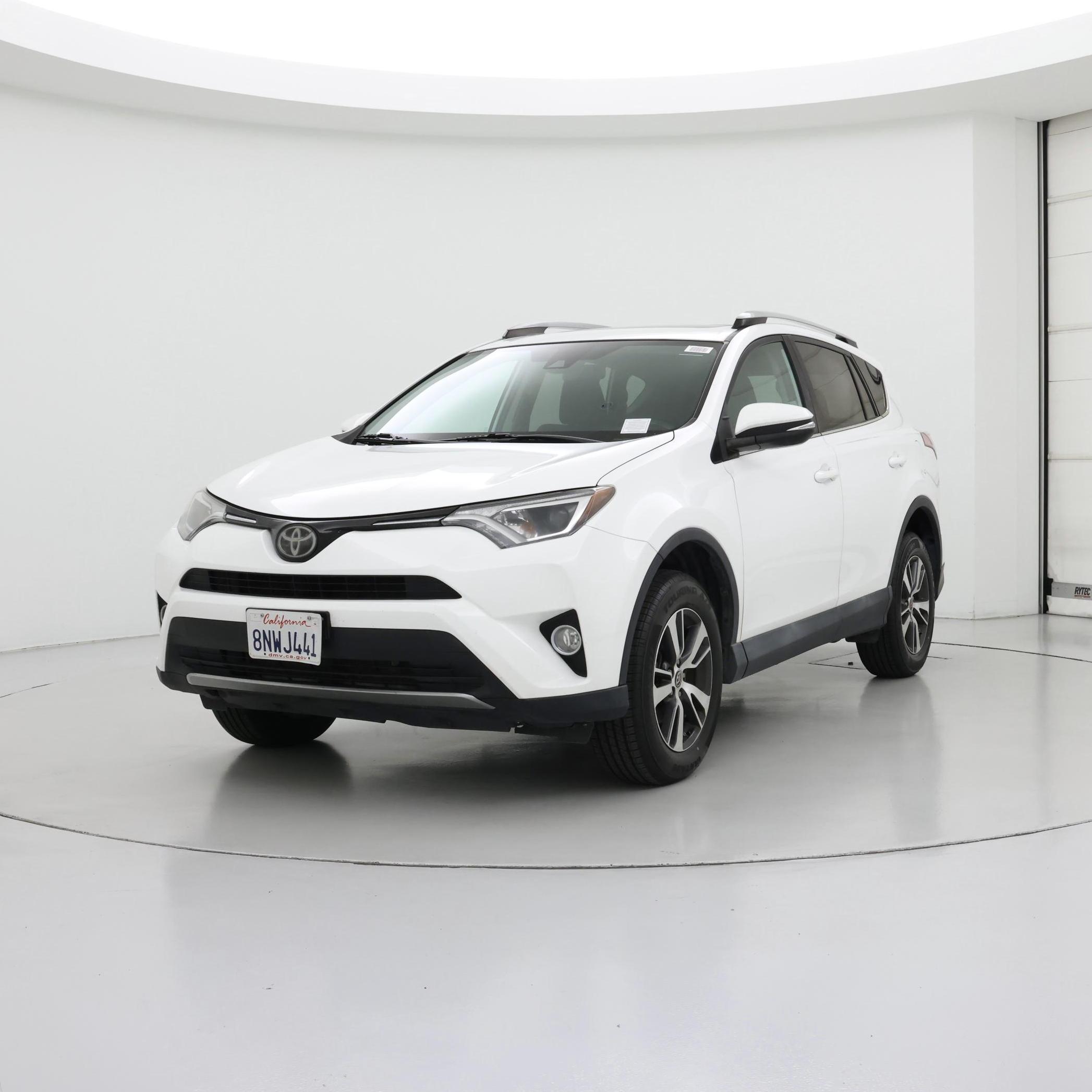 Thumbnail: 2018 Toyota RAV4 - 4