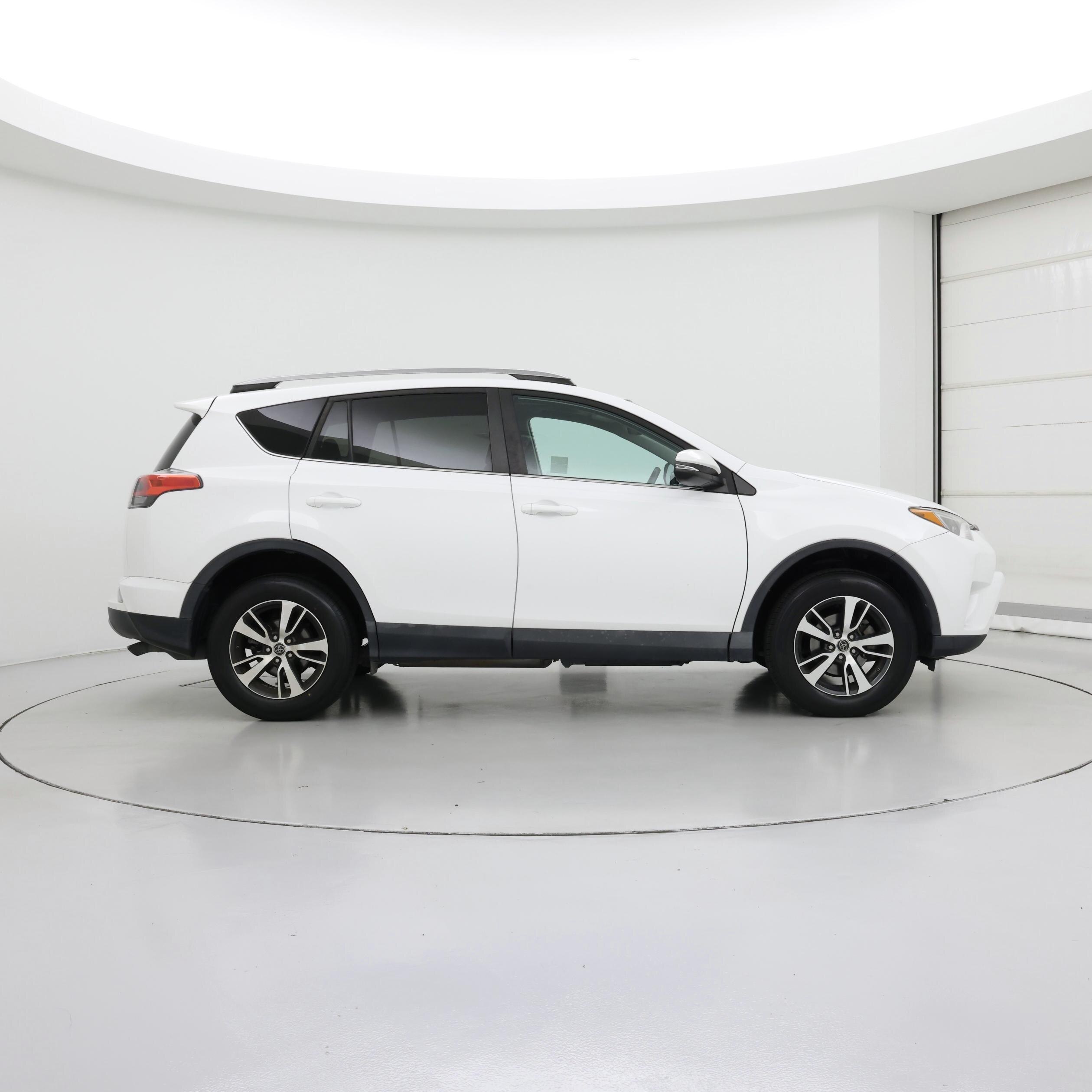 Thumbnail: 2018 Toyota RAV4 - 7