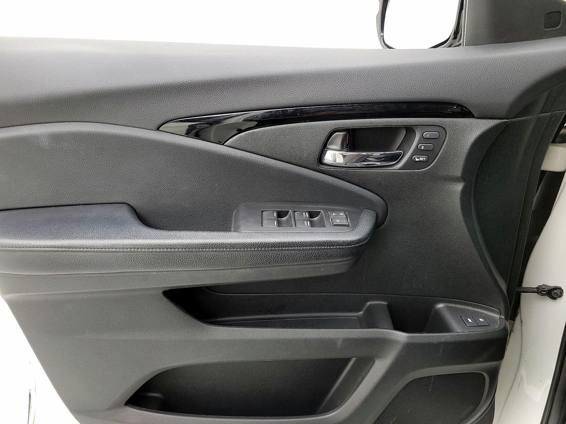 Thumbnail: 2018 Honda Pilot - 12