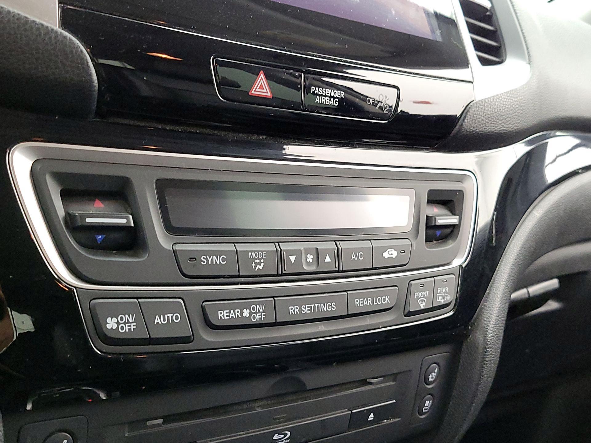 Thumbnail: 2018 Honda Pilot - 16