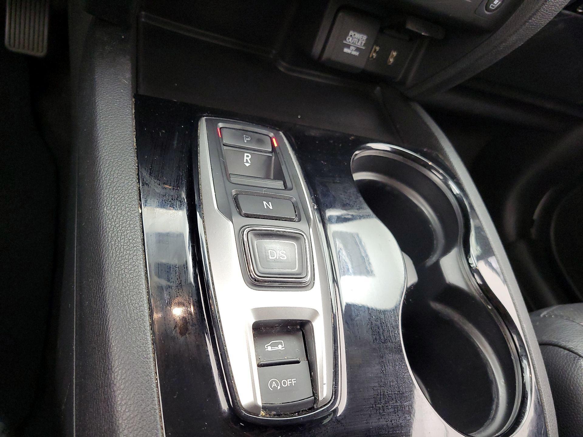 Thumbnail: 2018 Honda Pilot - 17