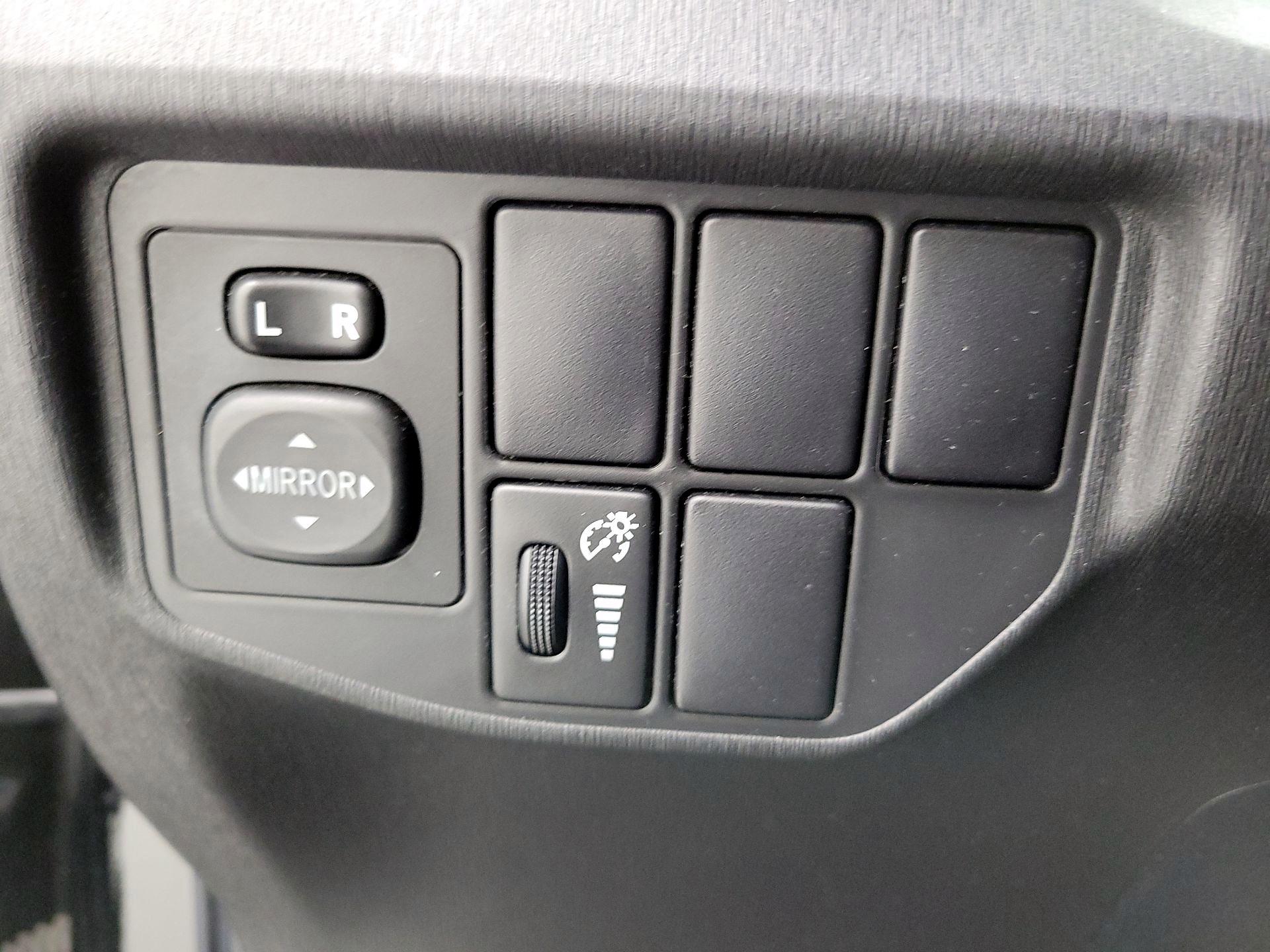 Thumbnail: 2015 Toyota Prius - 13