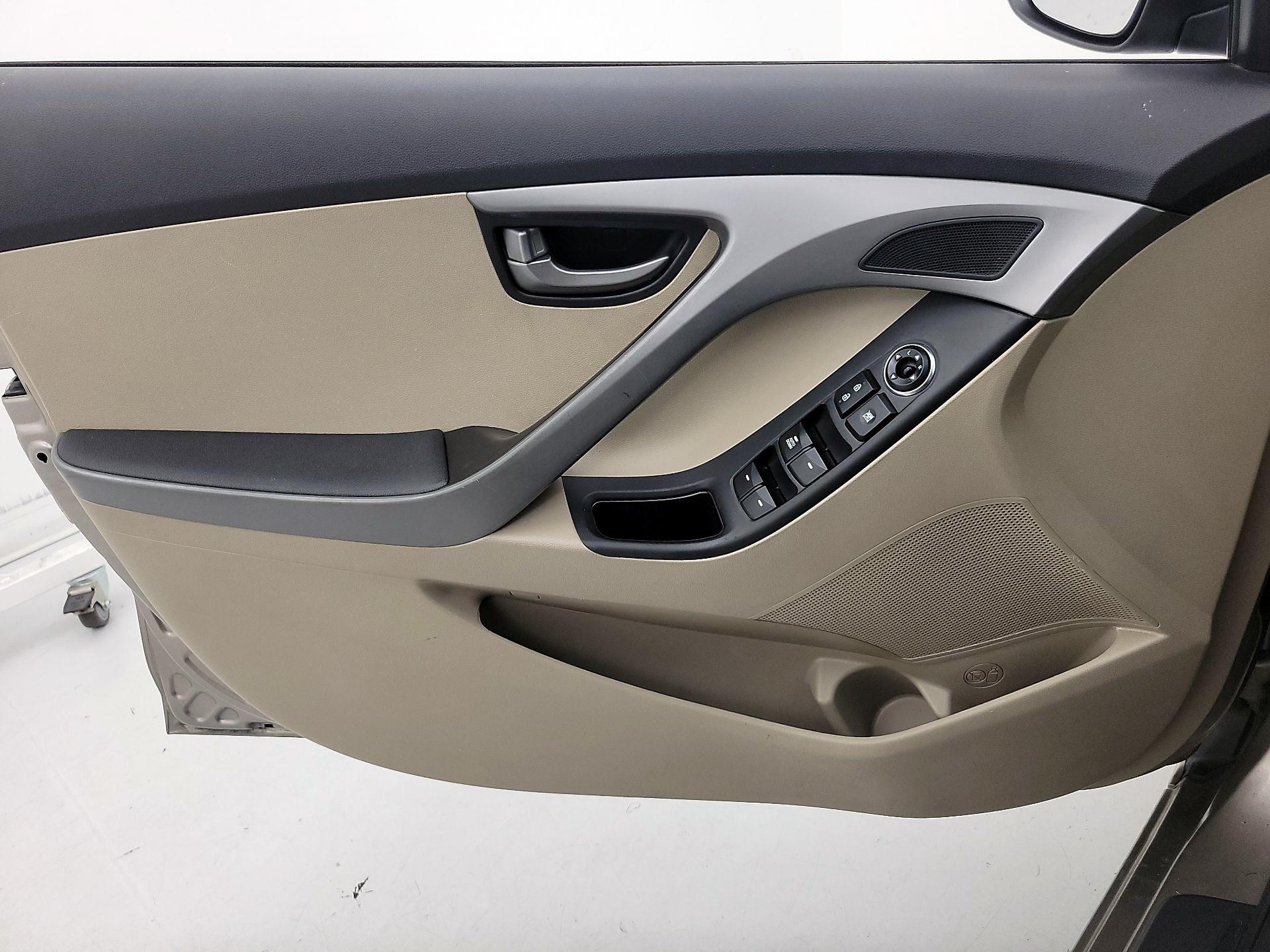 Thumbnail: 2016 Hyundai Elantra - 12