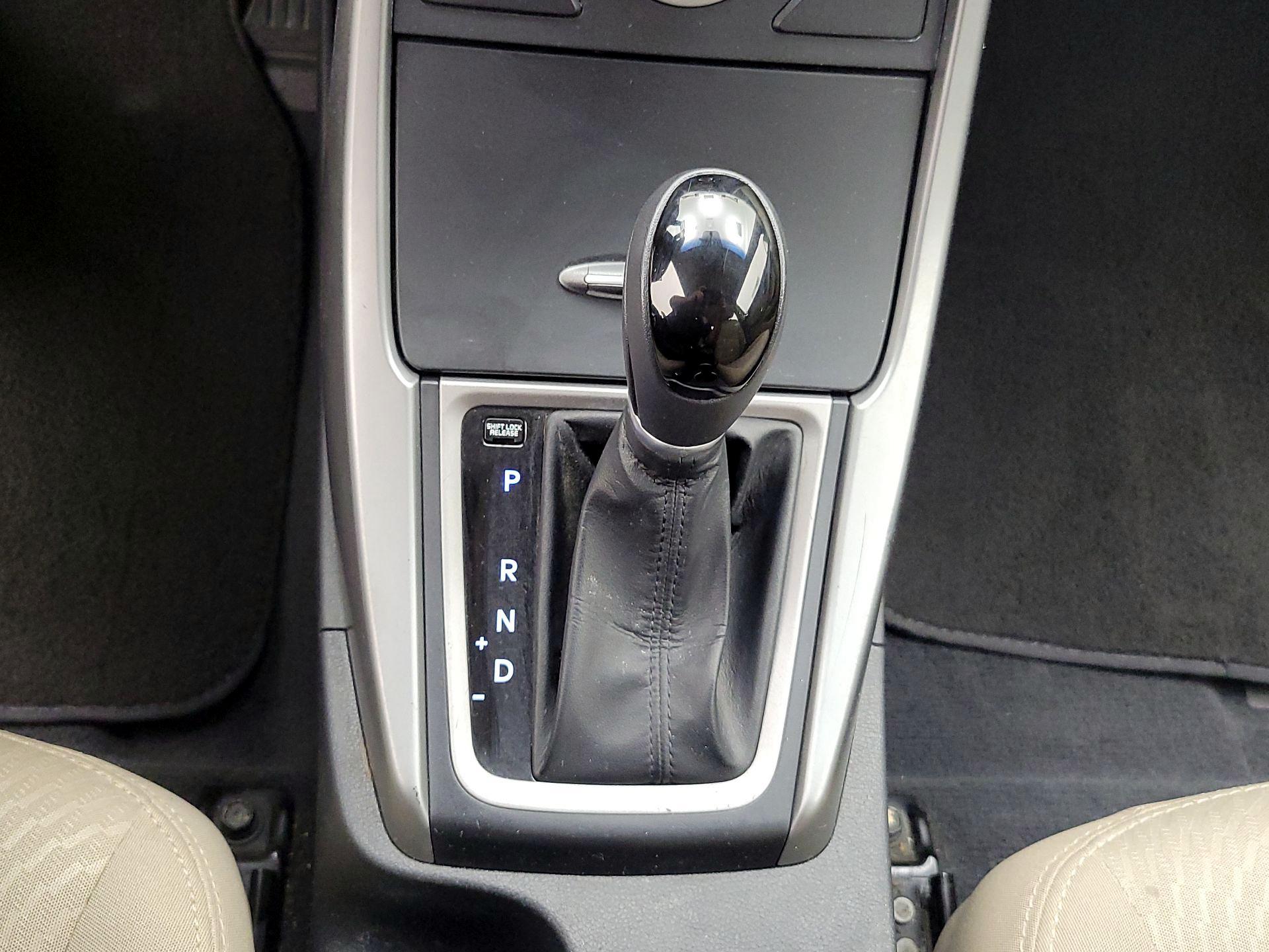 Thumbnail: 2016 Hyundai Elantra - 16