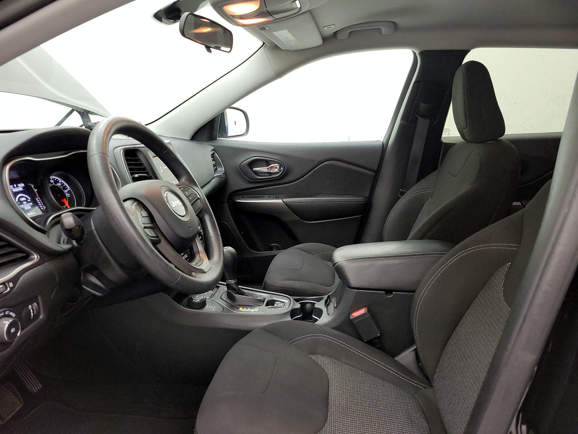 Thumbnail: 2019 Jeep Cherokee - 11