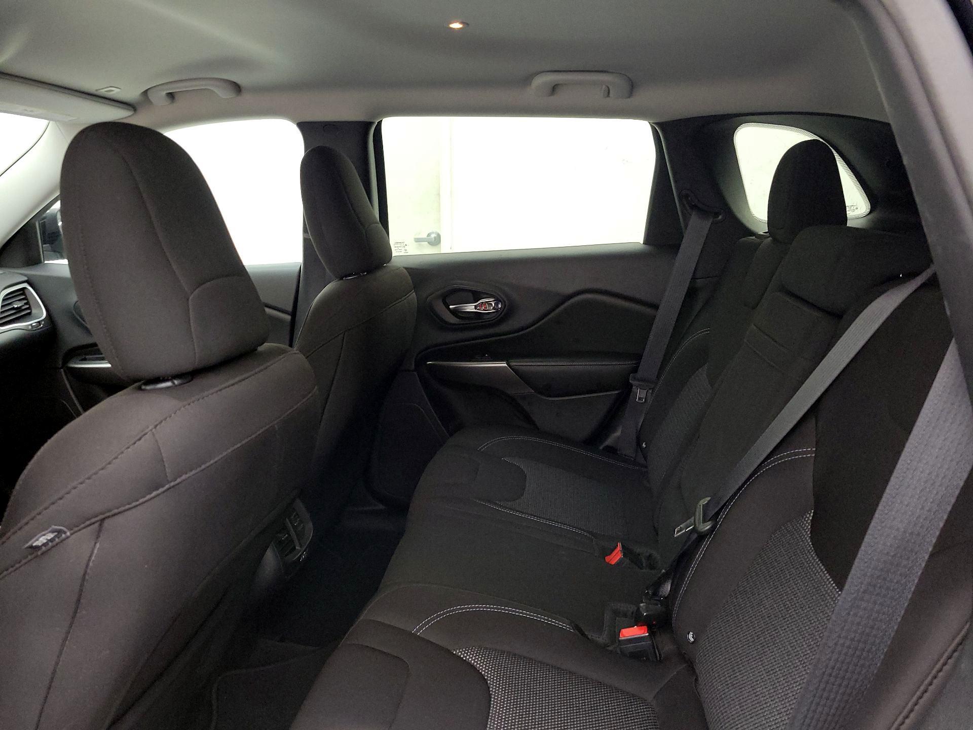 Thumbnail: 2019 Jeep Cherokee - 19