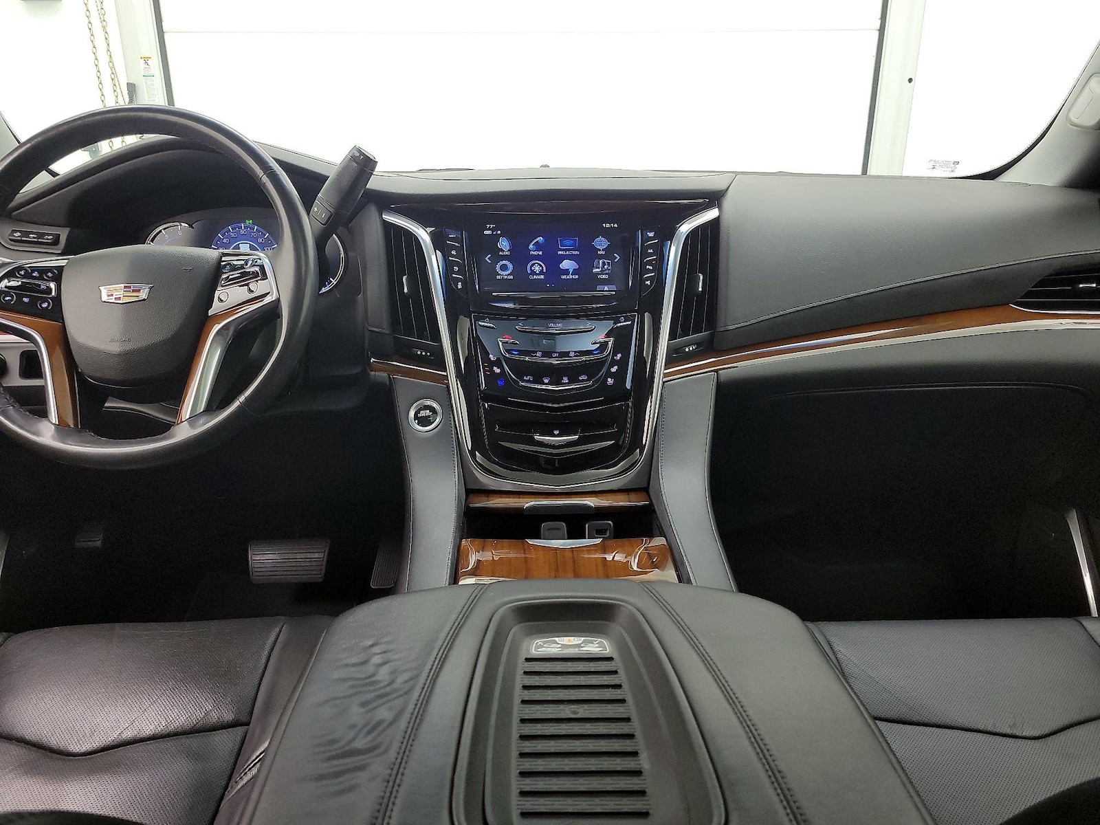 2018 Cadillac Escalade Luxury - Photo 10