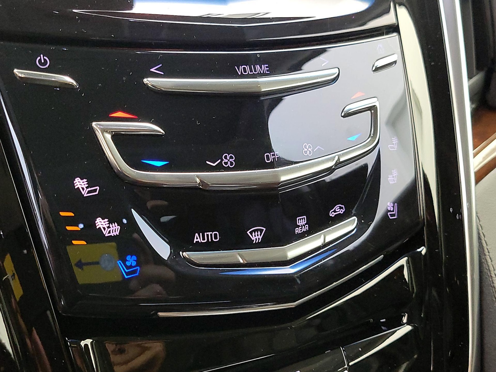 2018 Cadillac Escalade Luxury - Photo 18