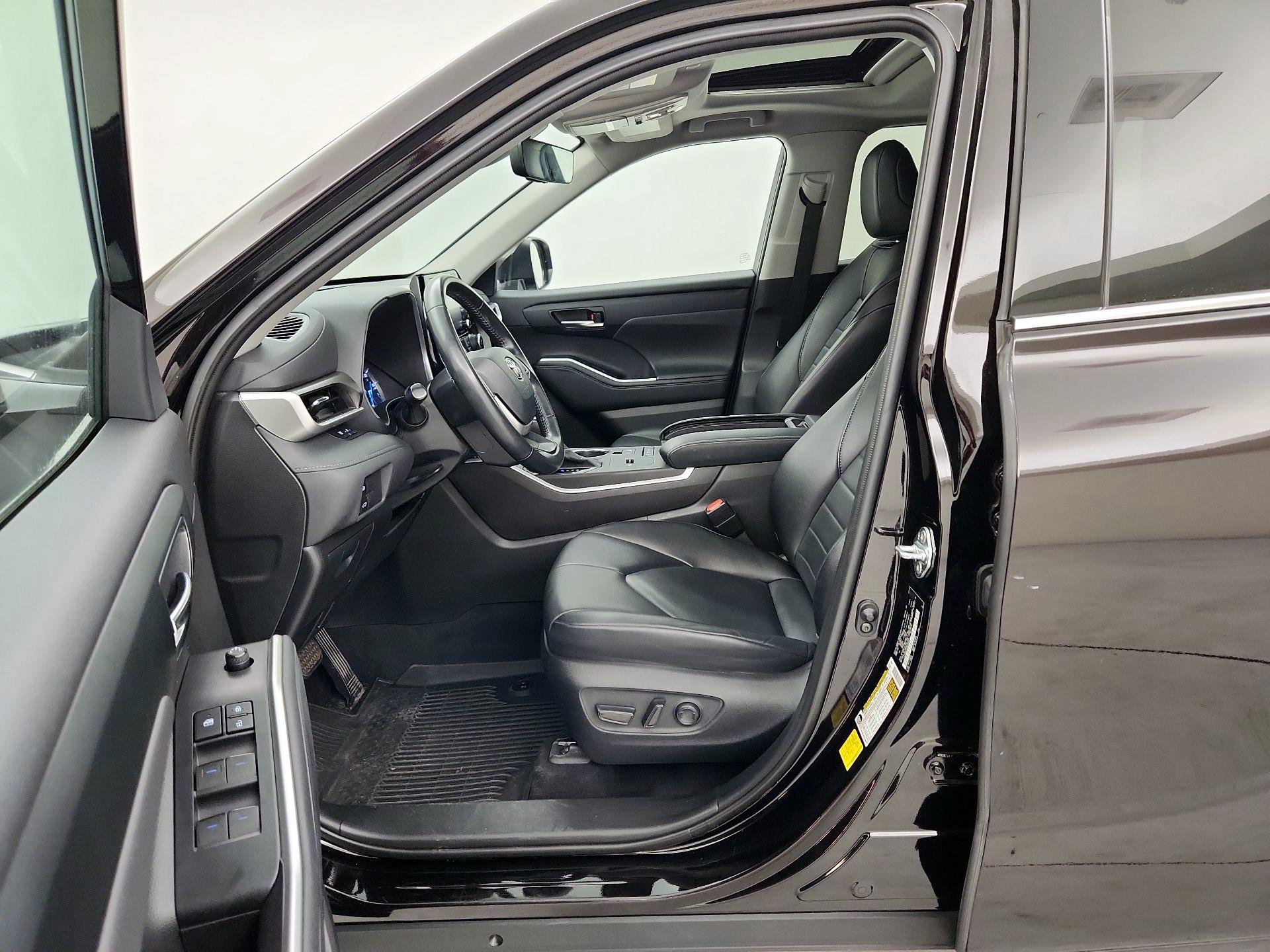 Thumbnail: 2022 Toyota Highlander - 11