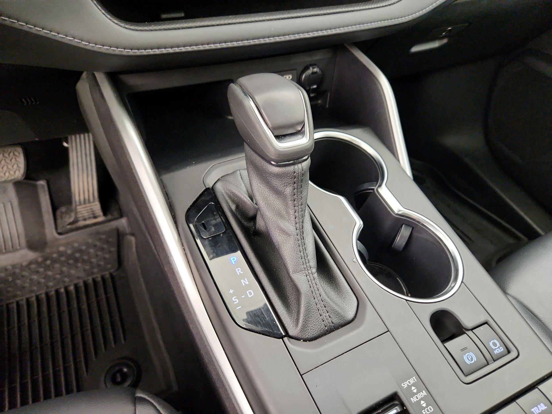 Thumbnail: 2022 Toyota Highlander - 18