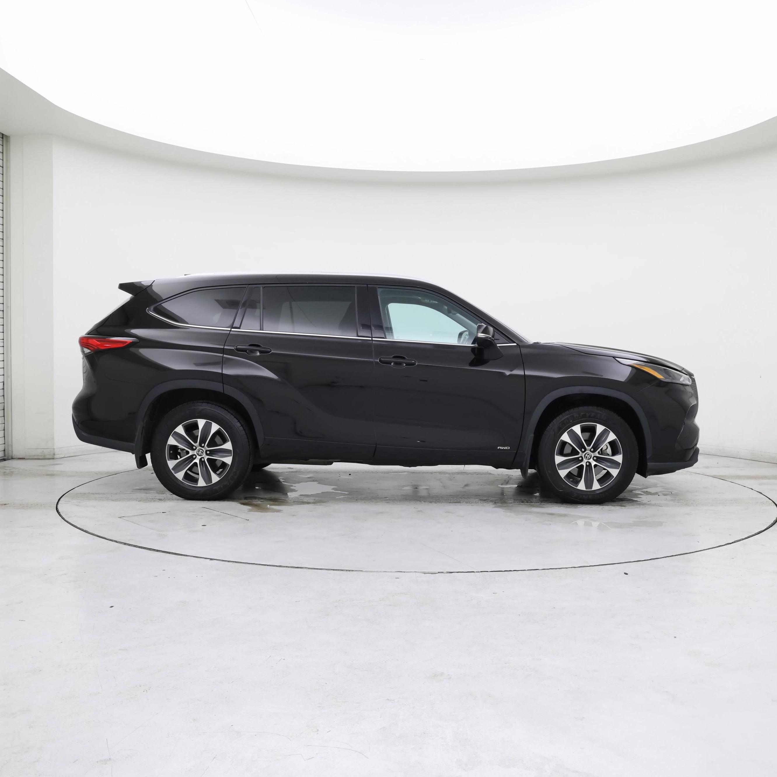 Thumbnail: 2022 Toyota Highlander - 7