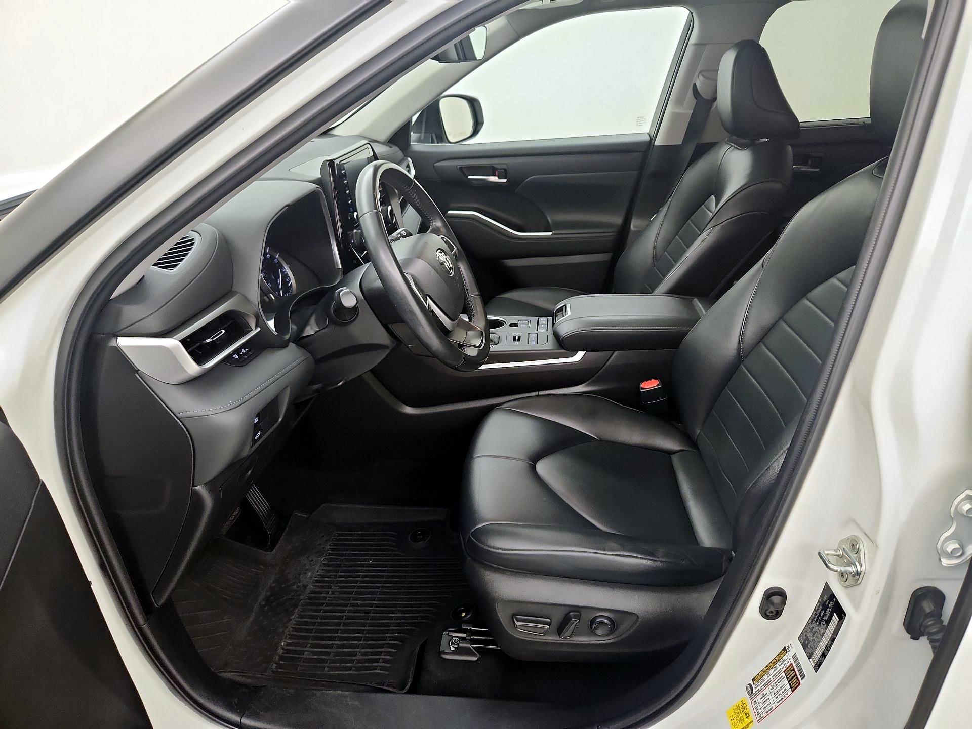 Thumbnail: 2022 Toyota Highlander - 11