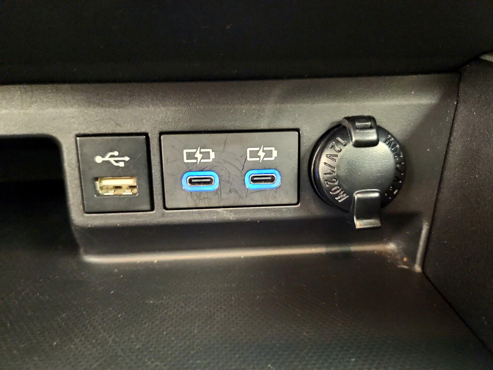 Thumbnail: 2022 Toyota Highlander - 18