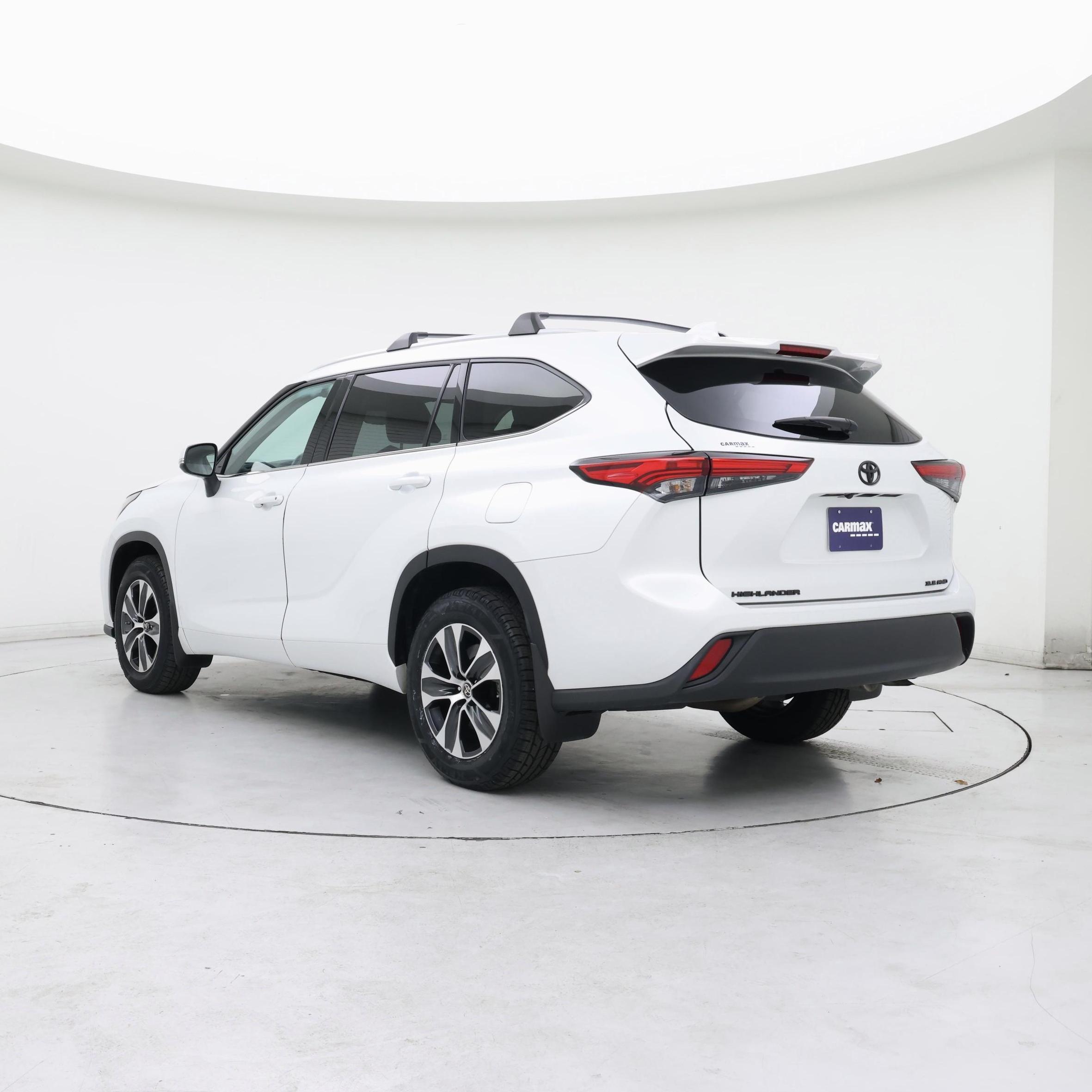 Thumbnail: 2022 Toyota Highlander - 2