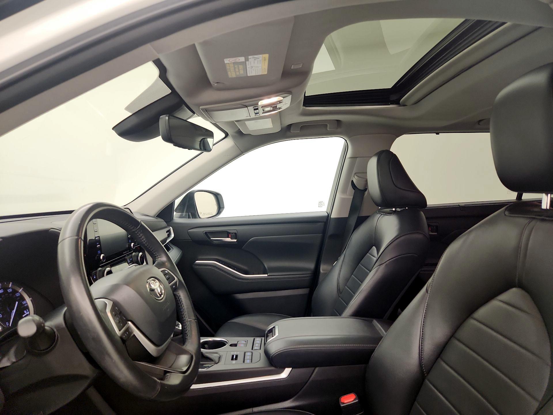 Thumbnail: 2022 Toyota Highlander - 19