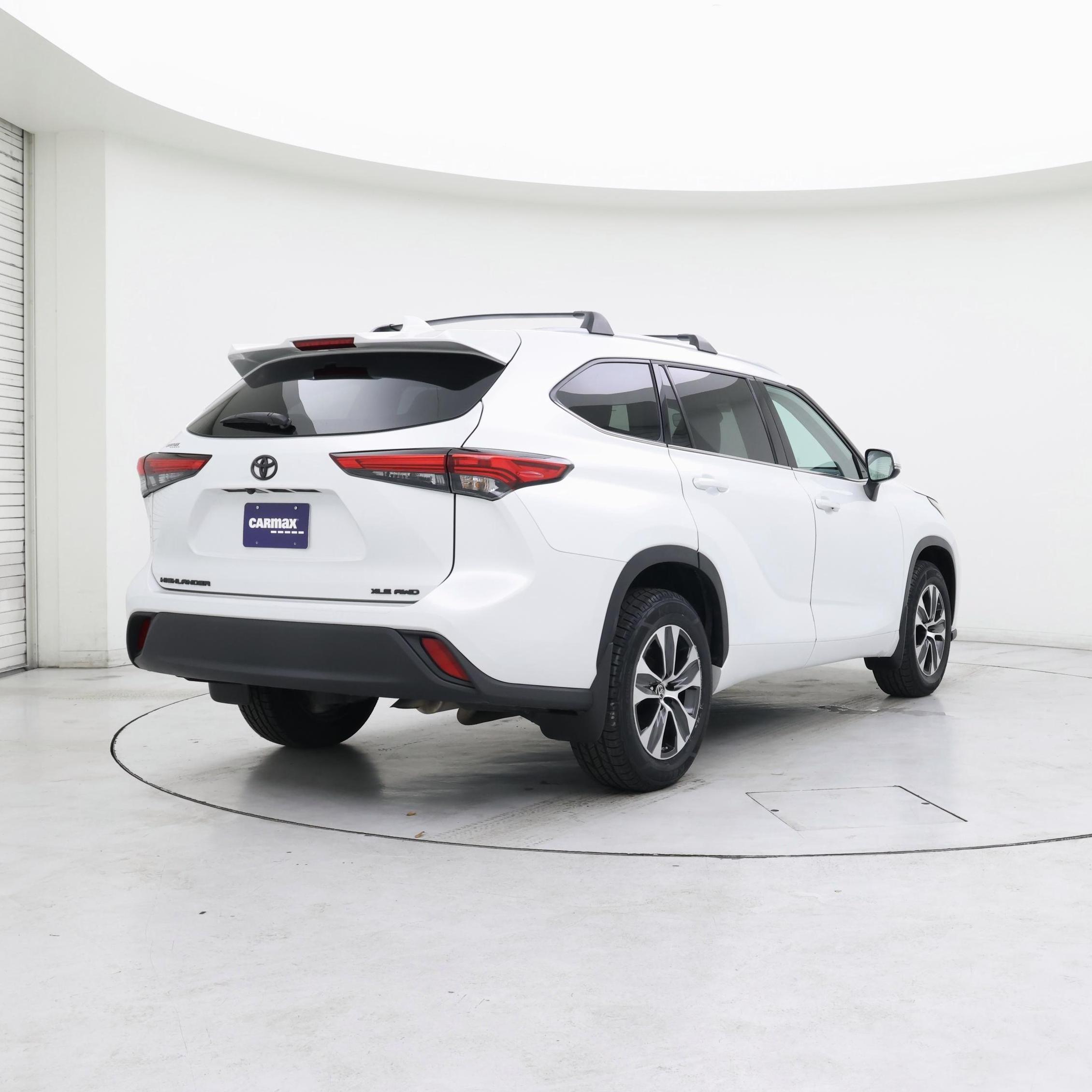 Thumbnail: 2022 Toyota Highlander - 8