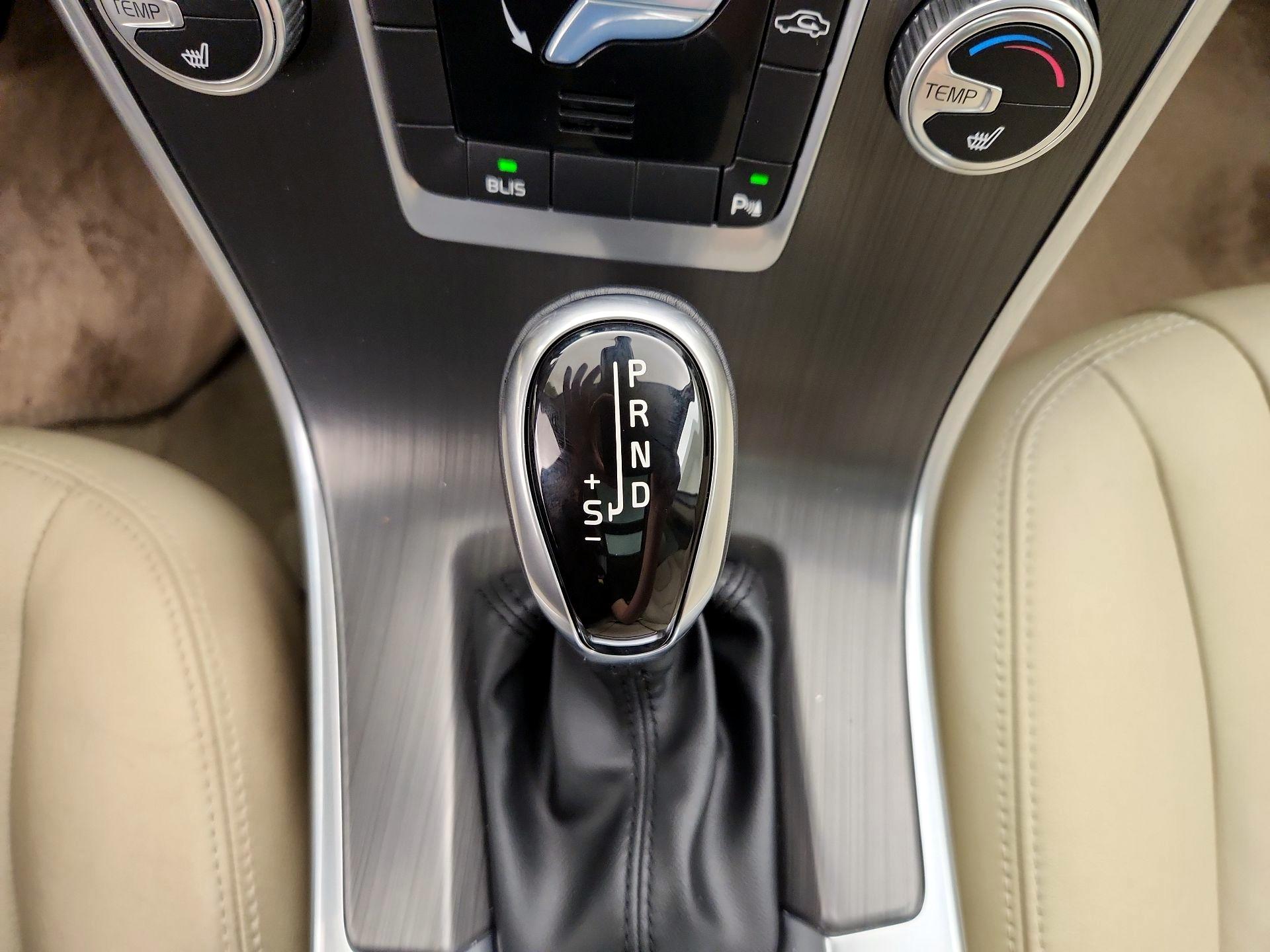 Thumbnail: 2016 Volvo XC60 - 16