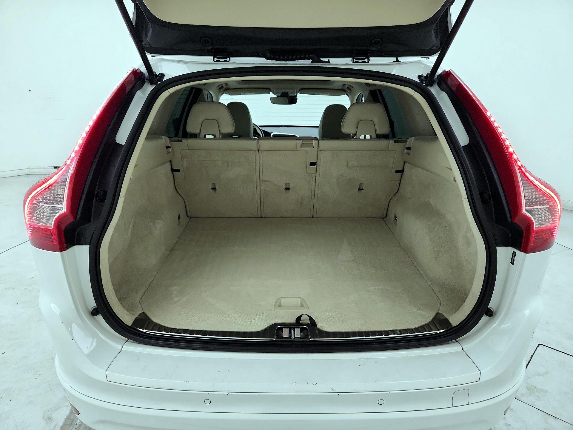 Thumbnail: 2016 Volvo XC60 - 20