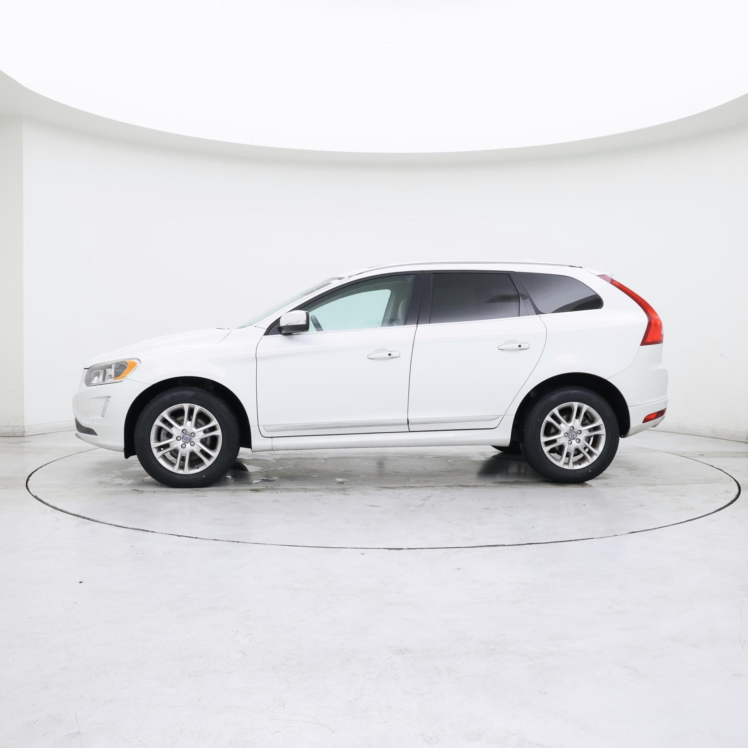 Thumbnail: 2016 Volvo XC60 - 3