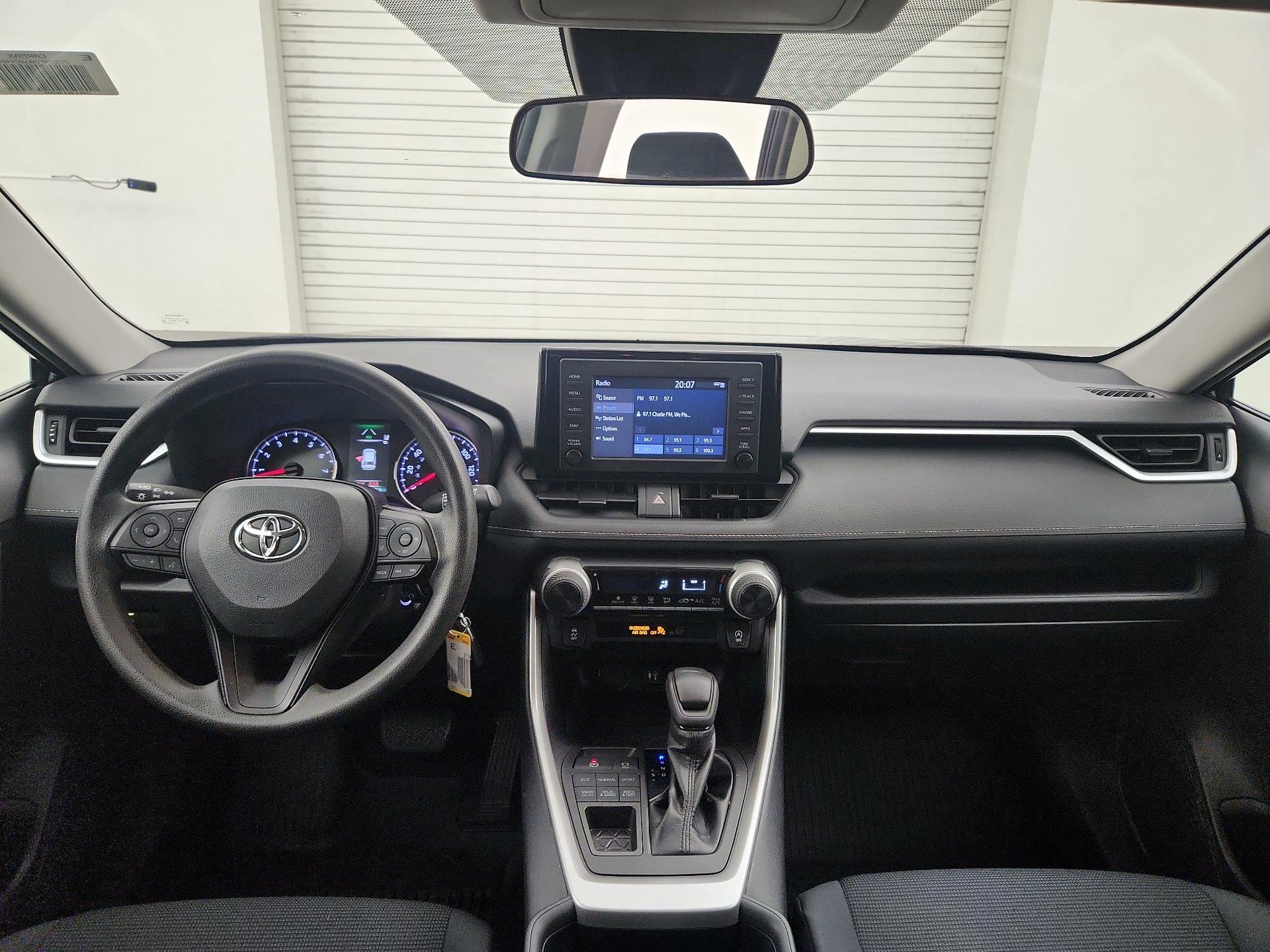 Thumbnail: 2019 Toyota RAV4 - 9