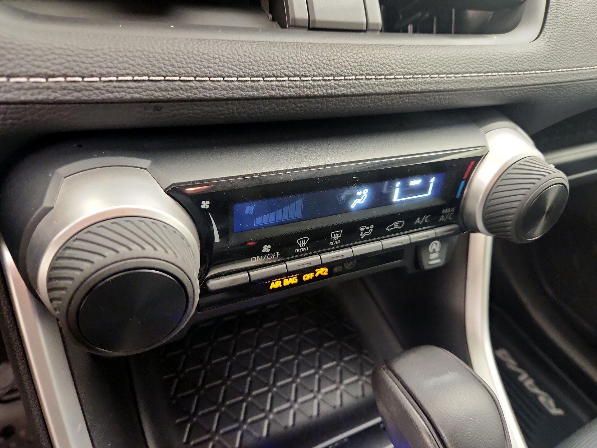 Thumbnail: 2019 Toyota RAV4 - 16