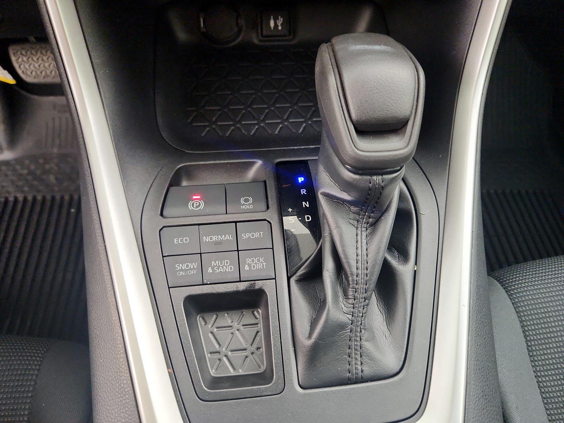 Thumbnail: 2019 Toyota RAV4 - 17