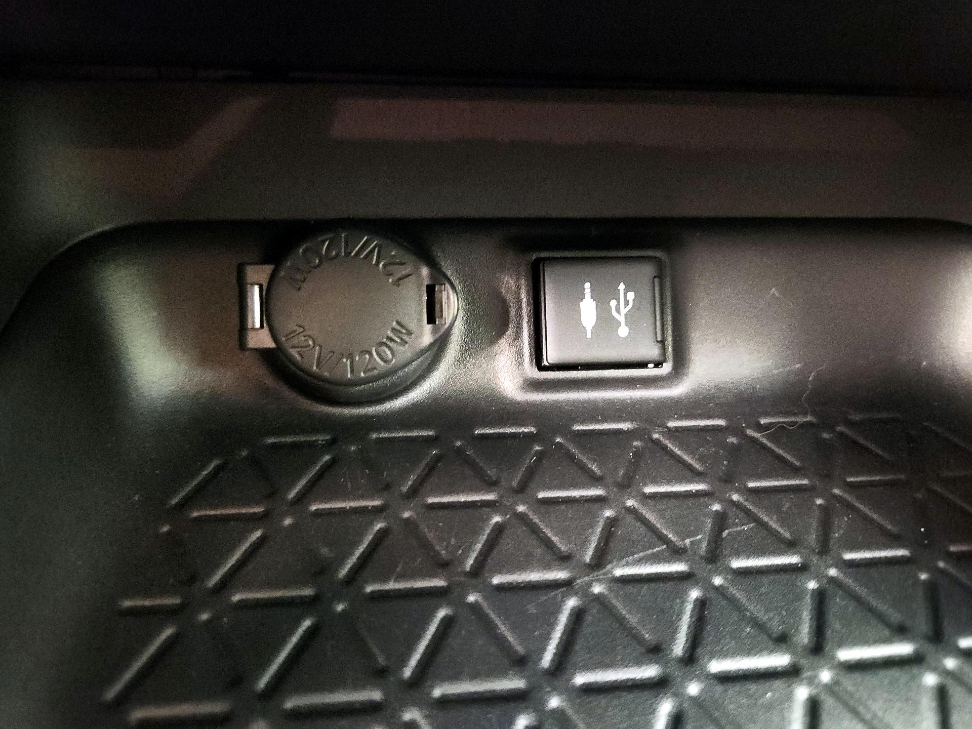 Thumbnail: 2019 Toyota RAV4 - 18