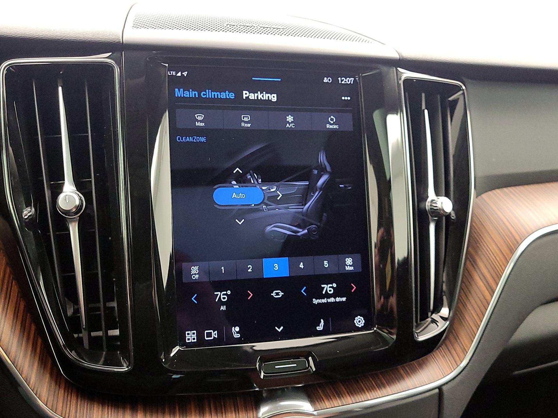 Thumbnail: 2023 Volvo XC60 - 17