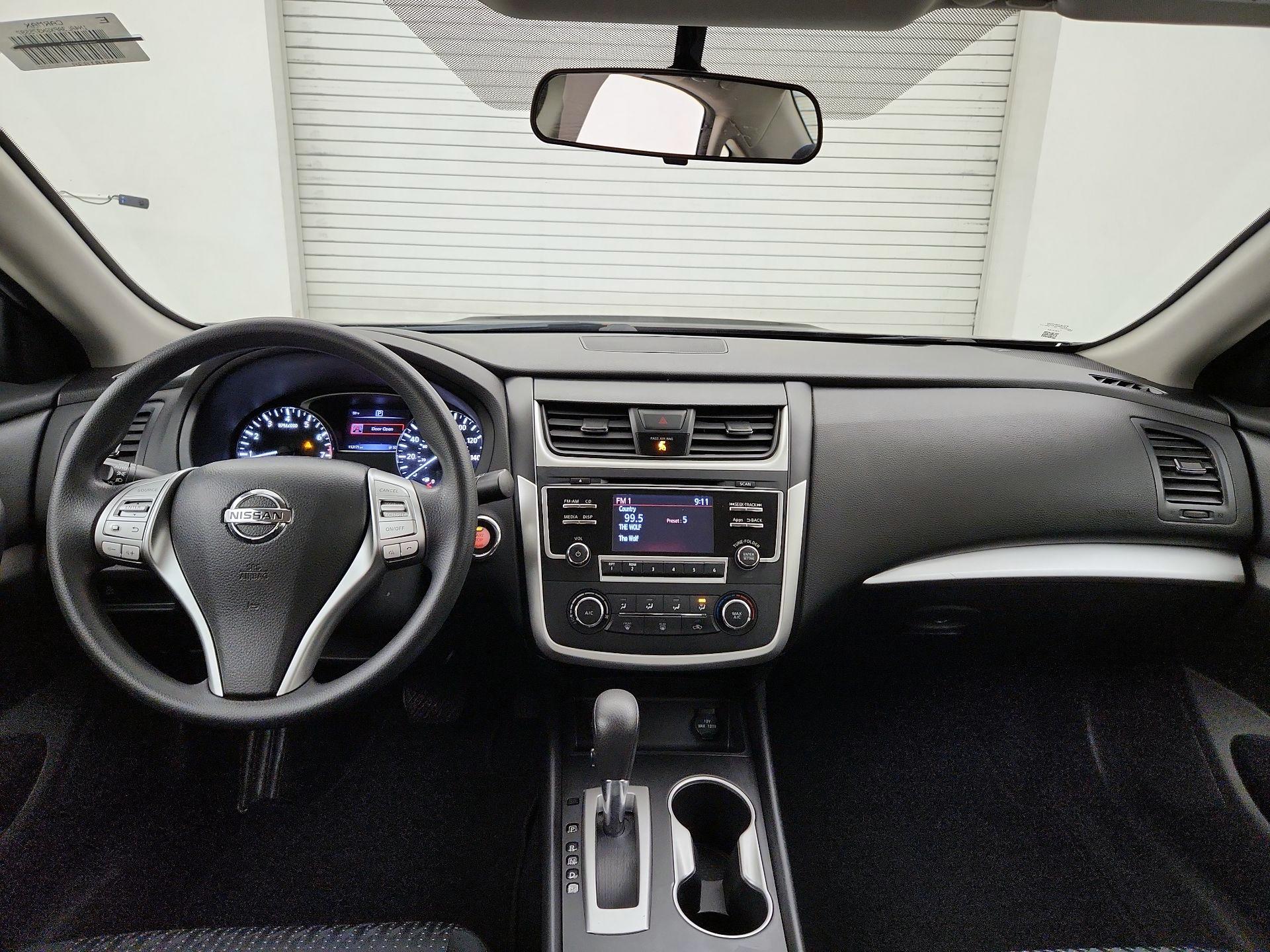 Thumbnail: 2016 Nissan Altima - 9