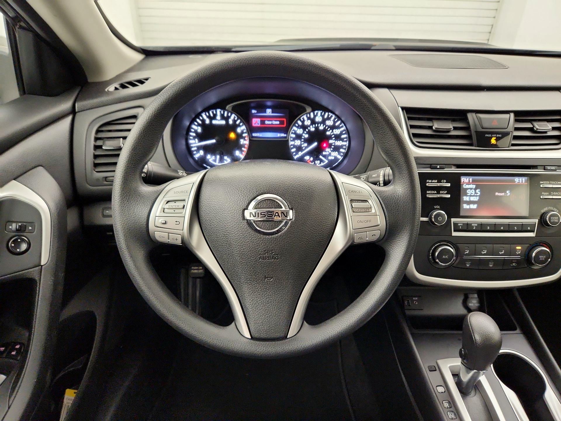 Thumbnail: 2016 Nissan Altima - 10