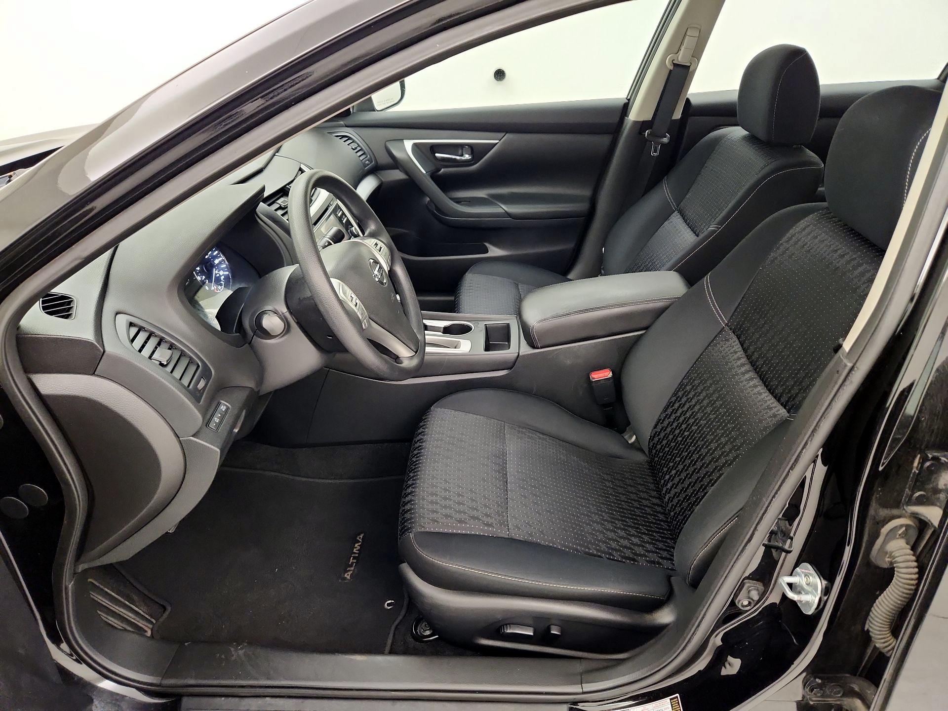 Thumbnail: 2016 Nissan Altima - 11