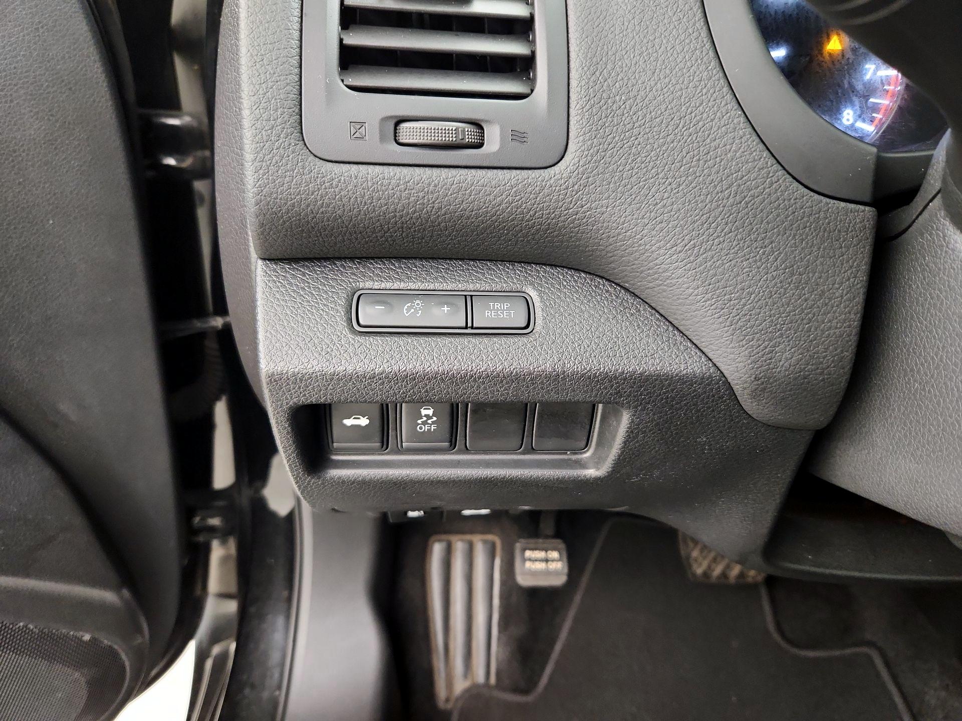 Thumbnail: 2016 Nissan Altima - 13