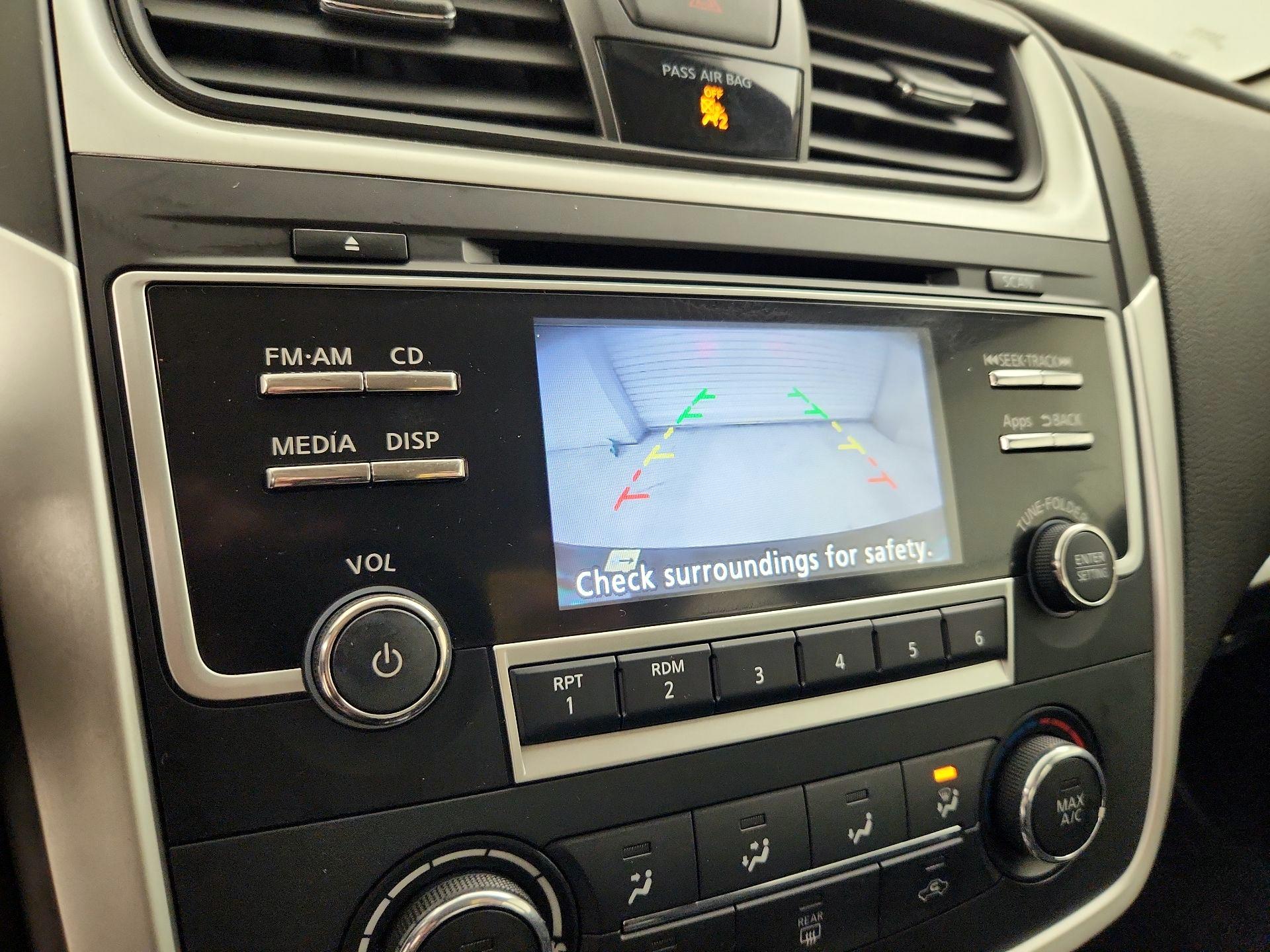 Thumbnail: 2016 Nissan Altima - 14