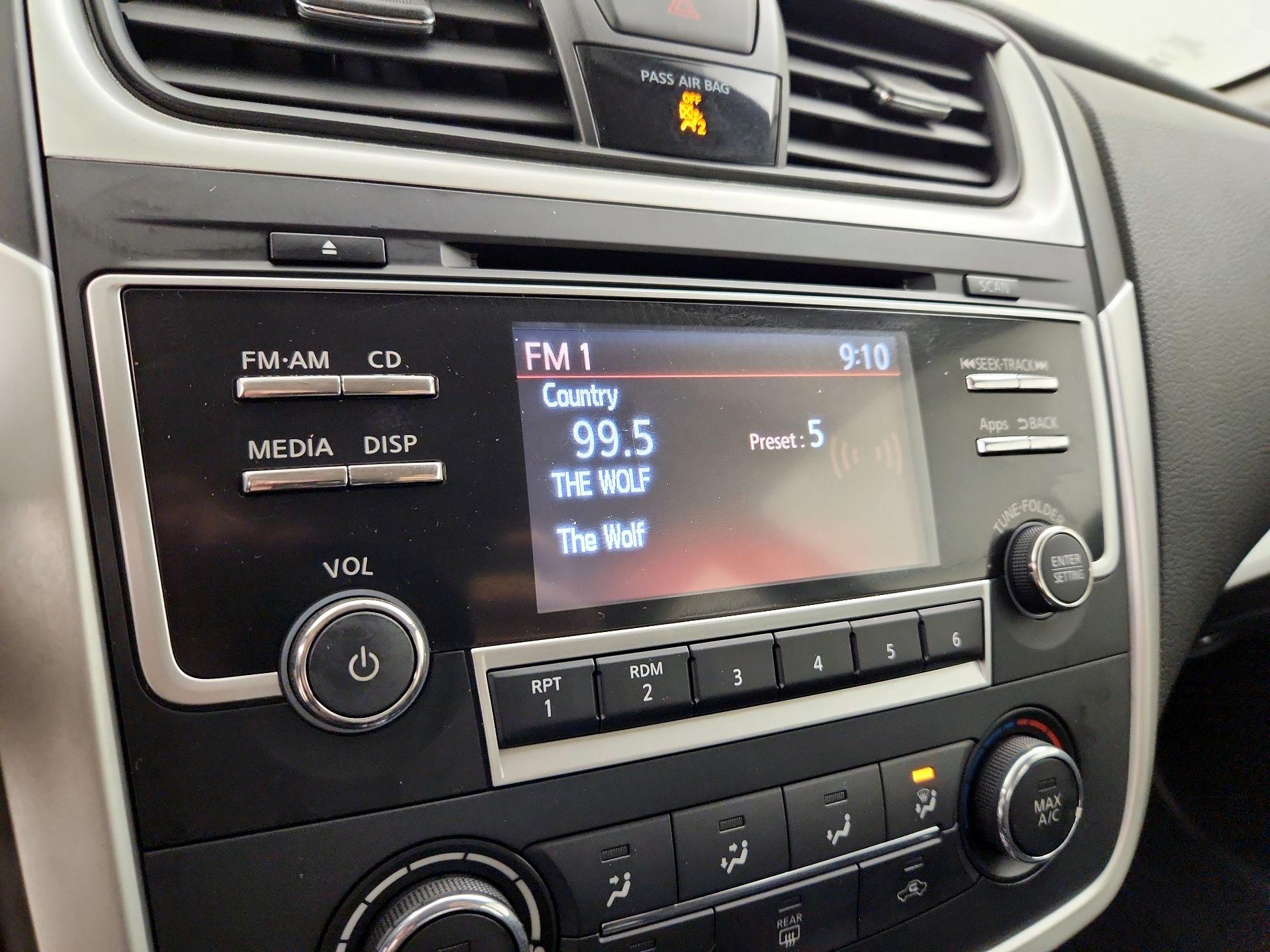 Thumbnail: 2016 Nissan Altima - 15