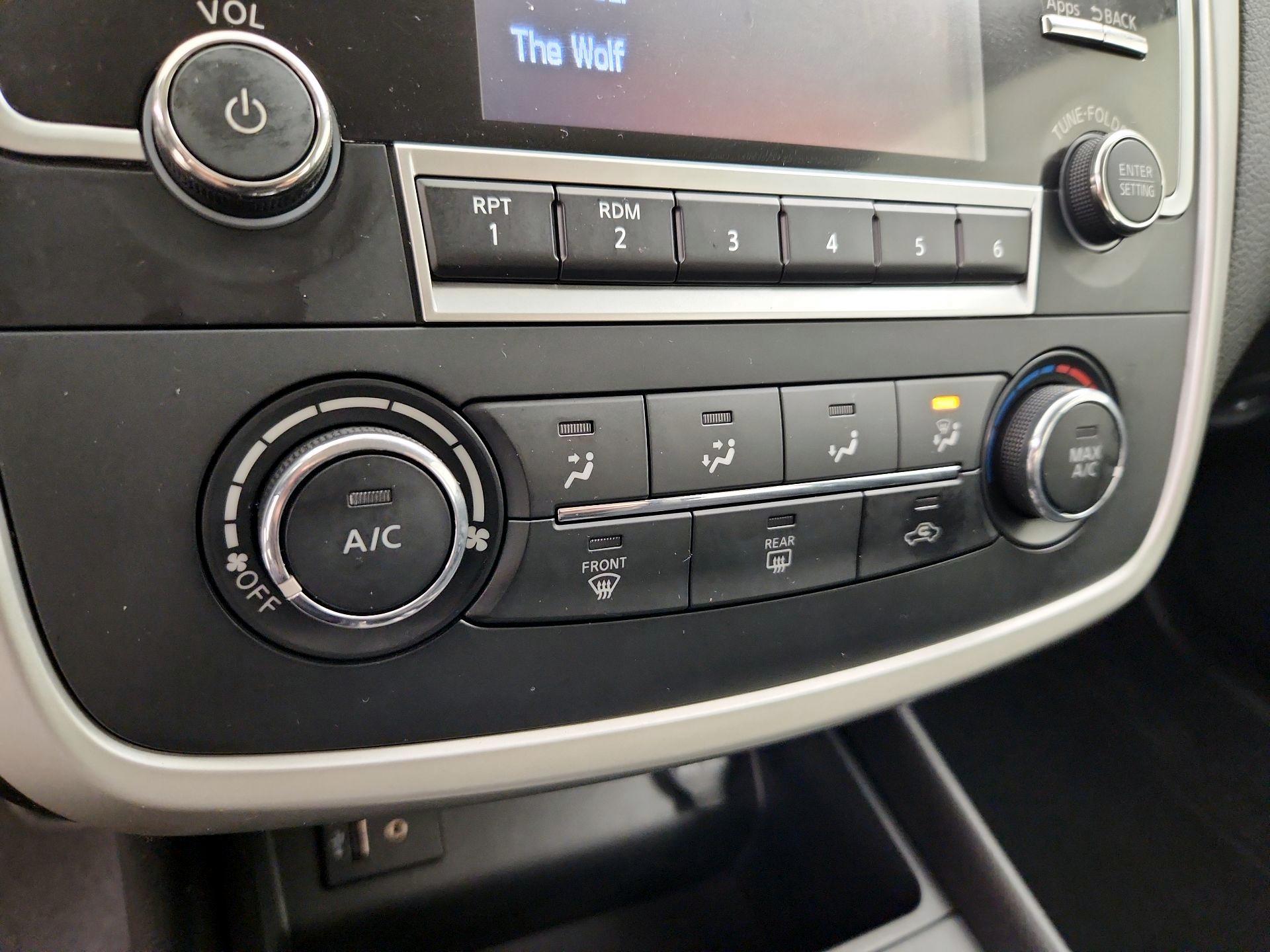 Thumbnail: 2016 Nissan Altima - 16